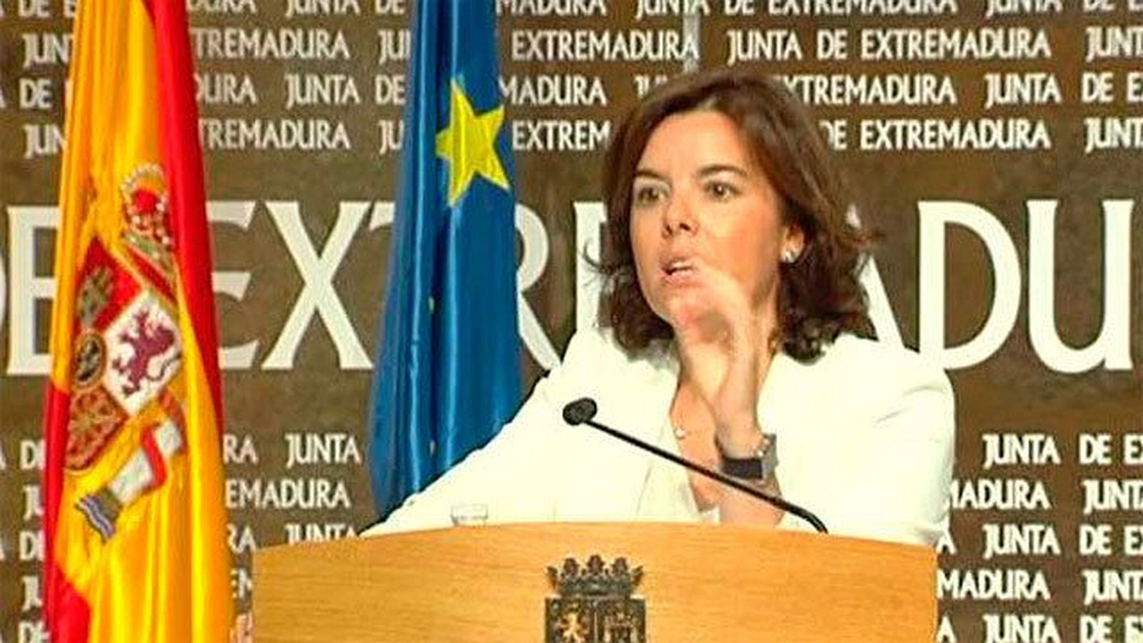 Sáenz de Santamaría: "La fuerza de las leyes no necesita sobreactuación"
