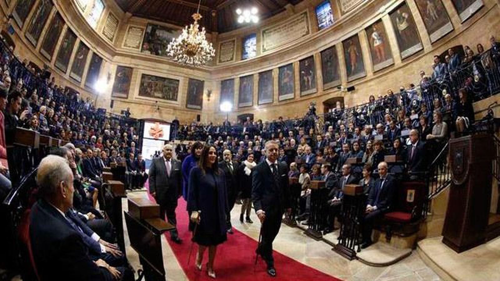 Urkullu jura su cargo como lehendakari con la fórmula tradicional