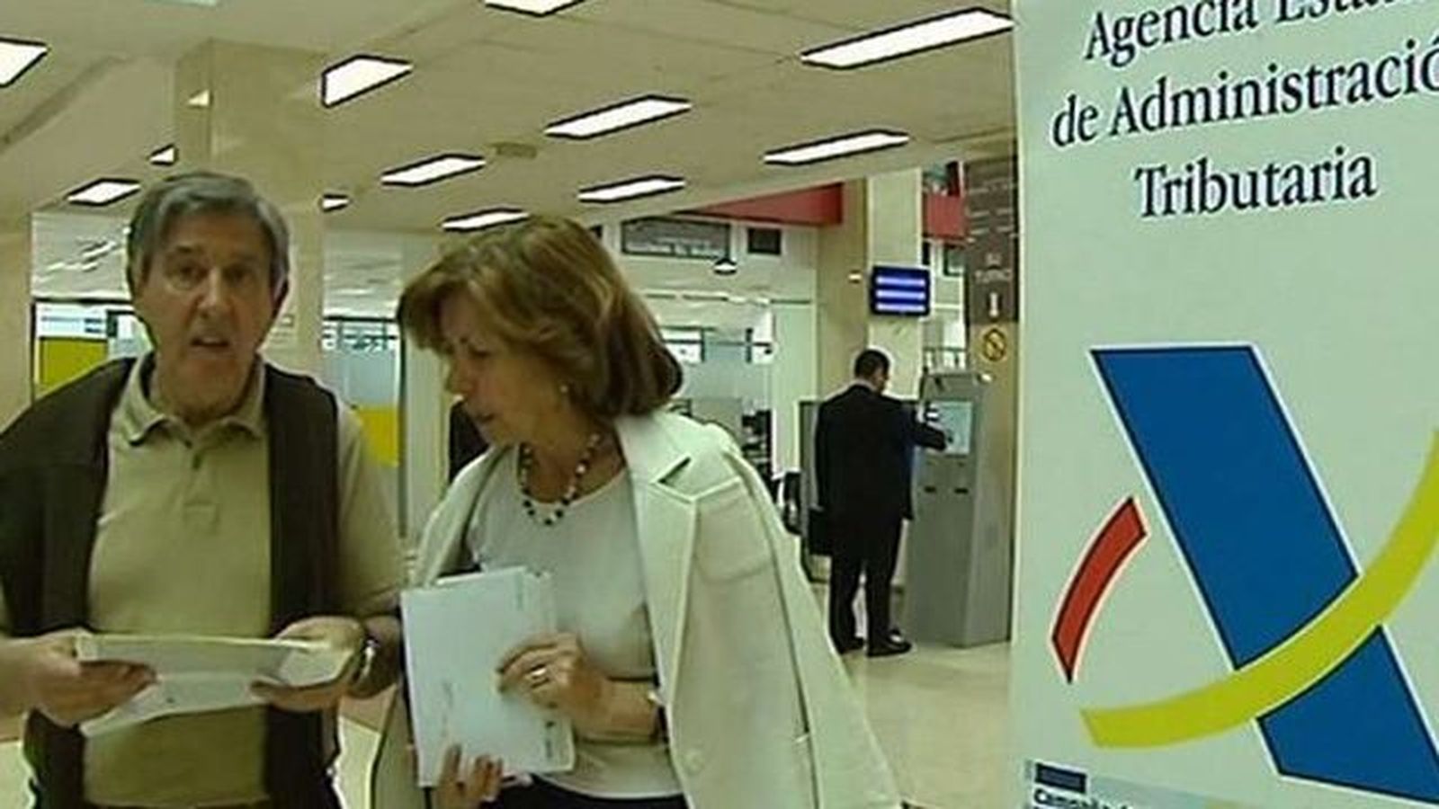 El Gobierno bajará el tipo de todos los tramos del IRPF, según los sindicatos