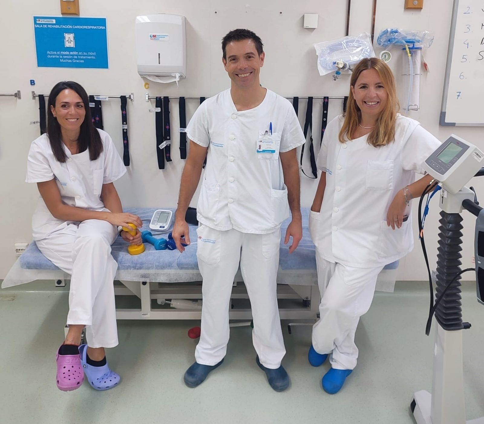 El Hospital de Fuenlabrada imparte un taller de ejercicio terapéutico para pacientes con tumores ginecológicos