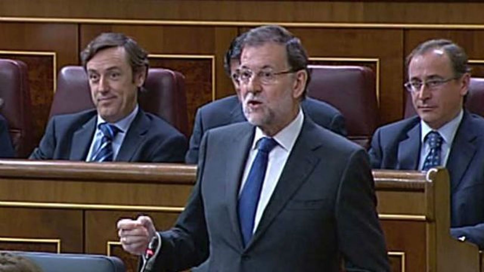 Rajoy dialogará con Mas y con el PSOE y pide a Sánchez que se deje de eslóganes