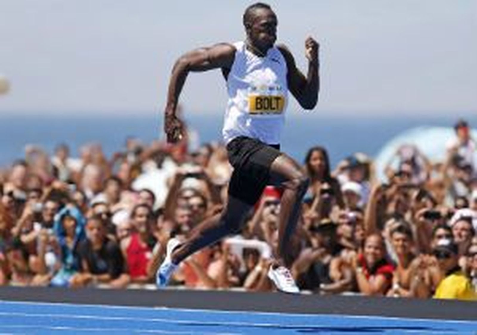 Bolt vence en la exhibición de Copacabana pero no supera su récord
