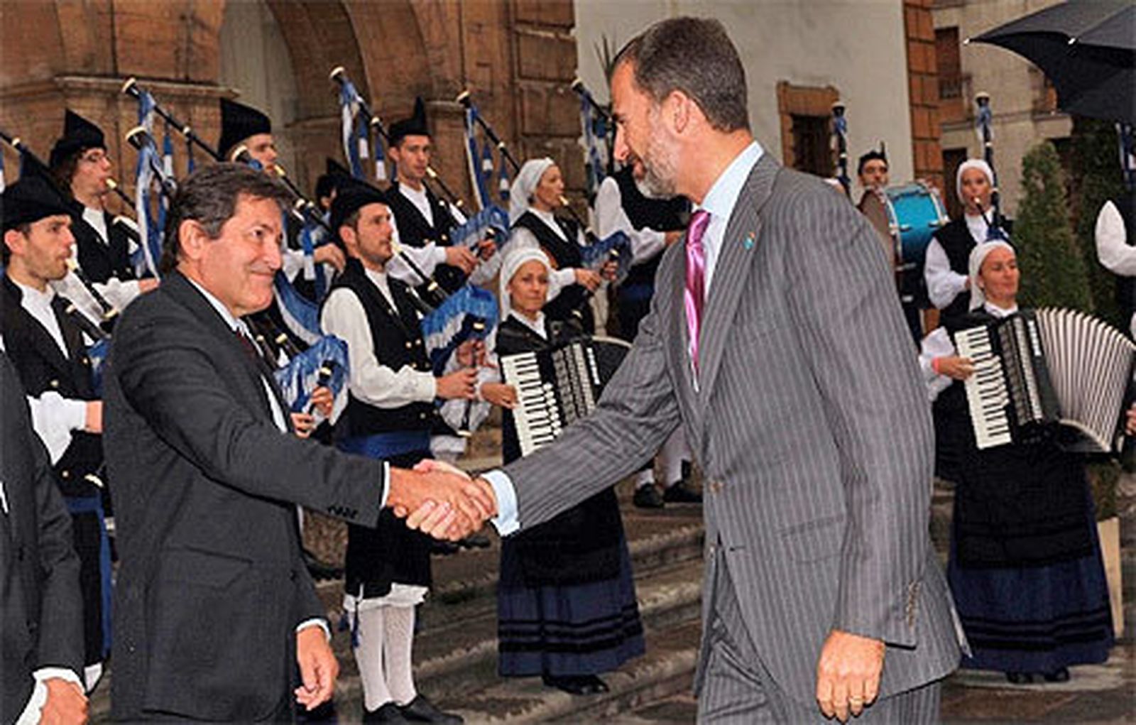 El Príncipe saluda a Javier Fernández