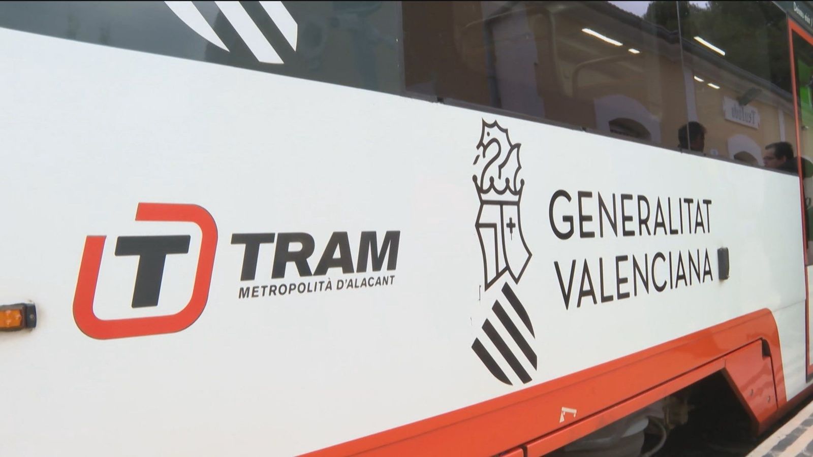 De los trenes que no cabían en los túneles a los puentes que no aguantan su peso...