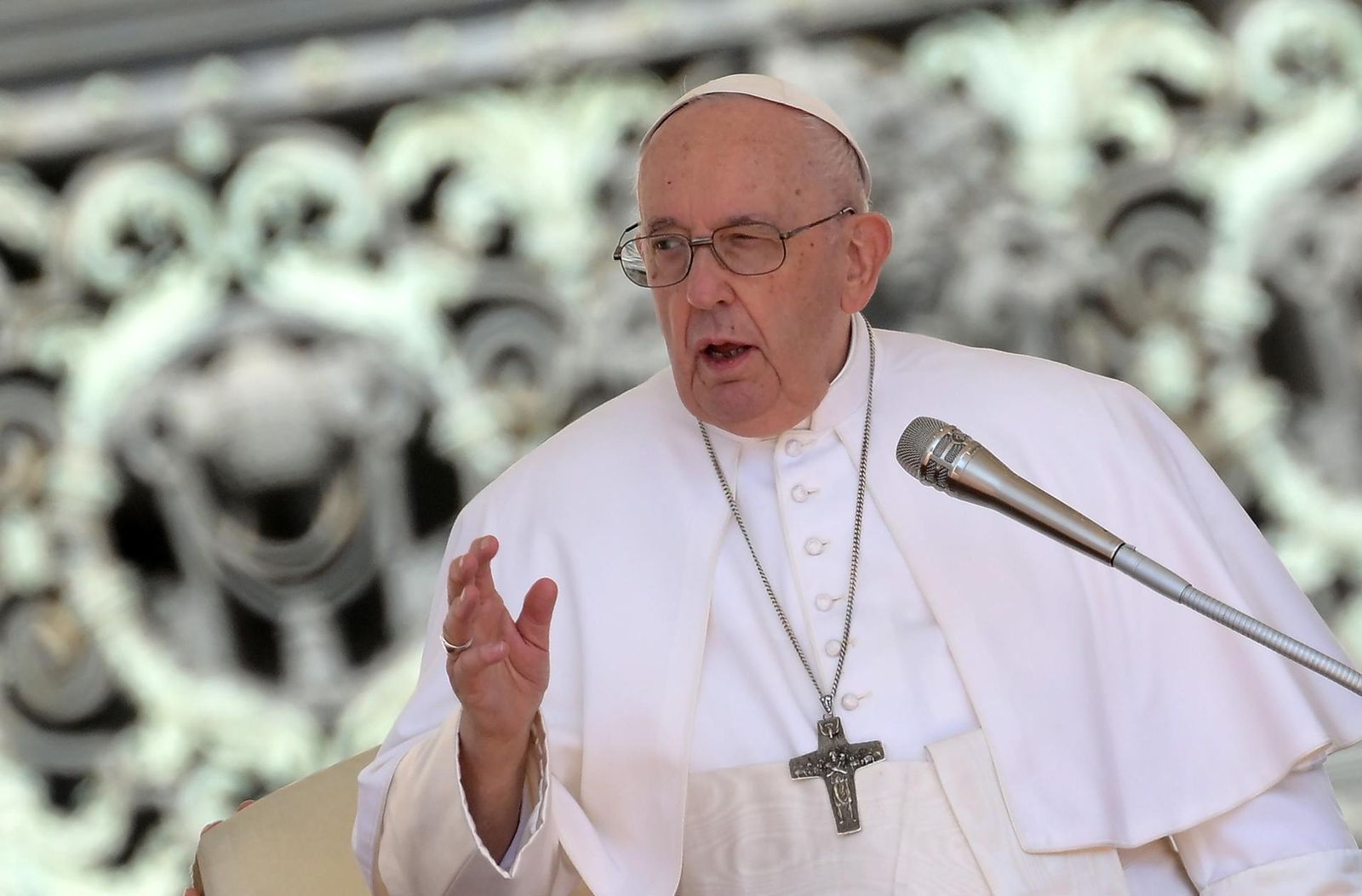 El Papa está "bien y consciente"