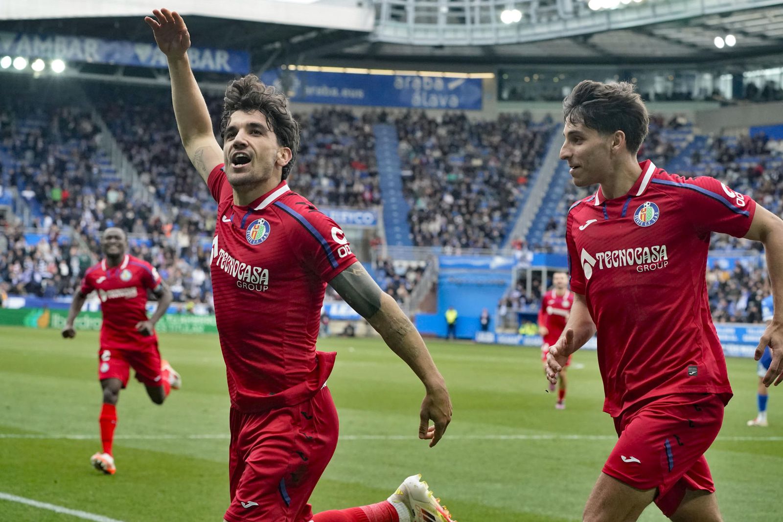 Arambarri celebra su gol ante el Alavés