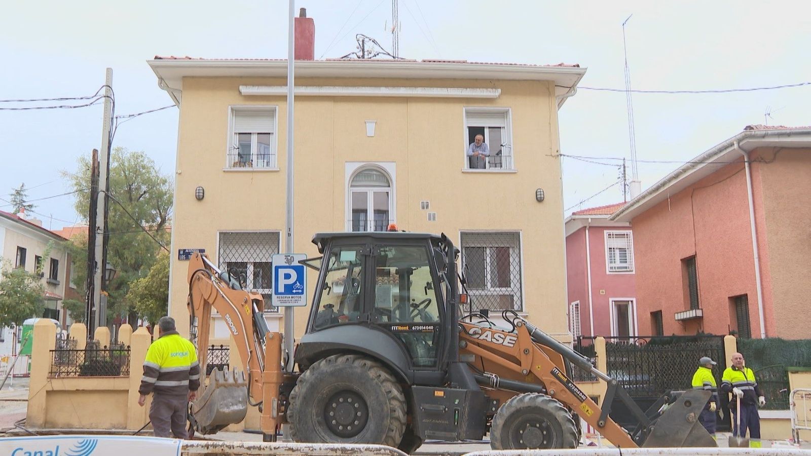 Preocupación vecinal por los recurrentes socavones de la Avenida de los Toreros