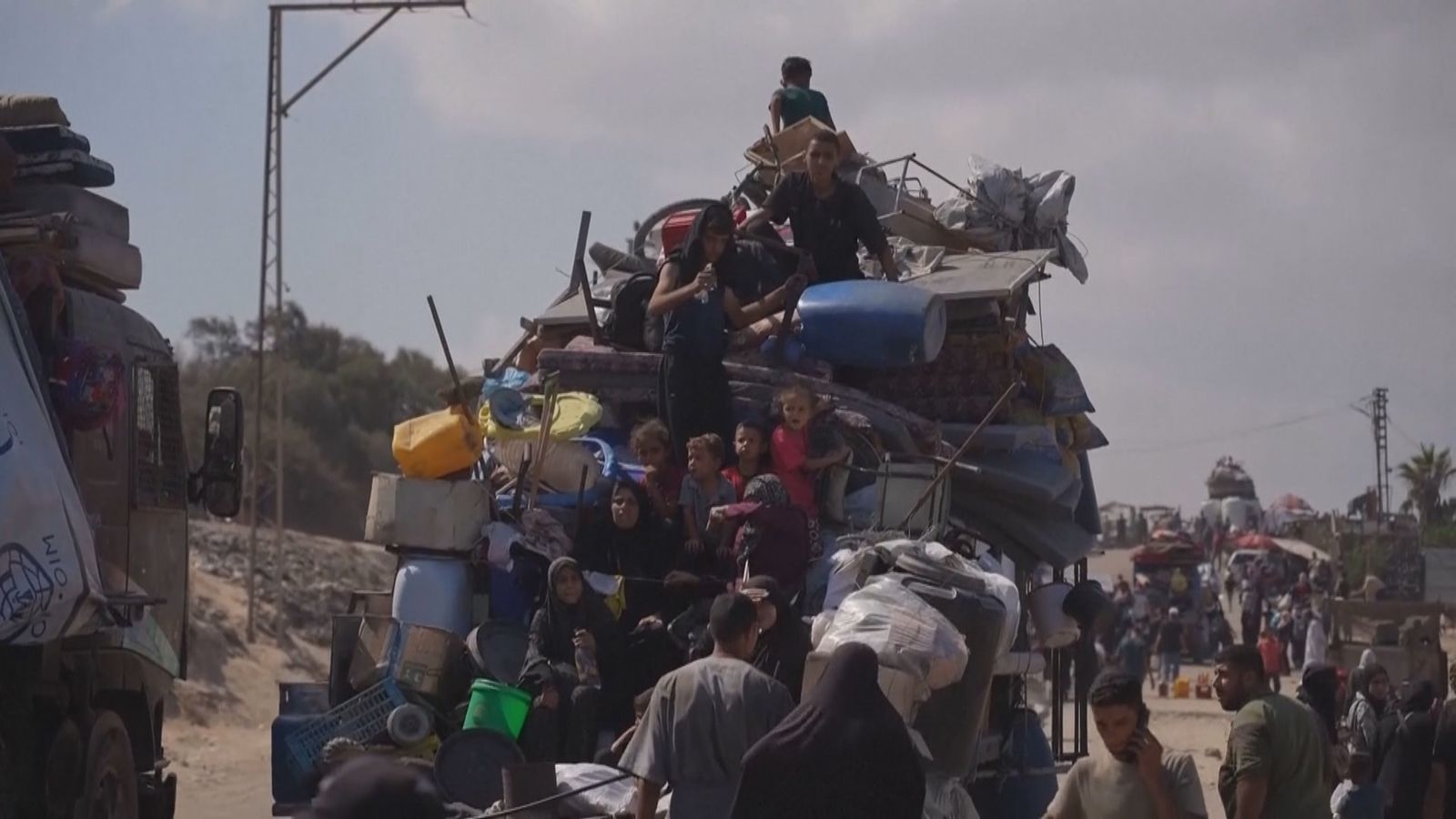 Personas huyendo de Gaza