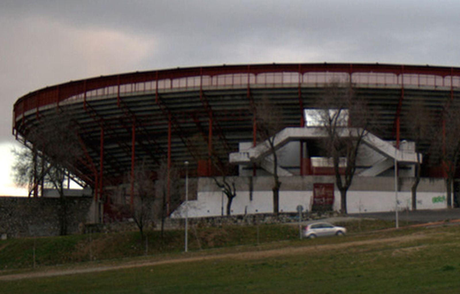 Música y teatro en la explanada de la Plaza de Toros De Colmenar Viejo los sábados