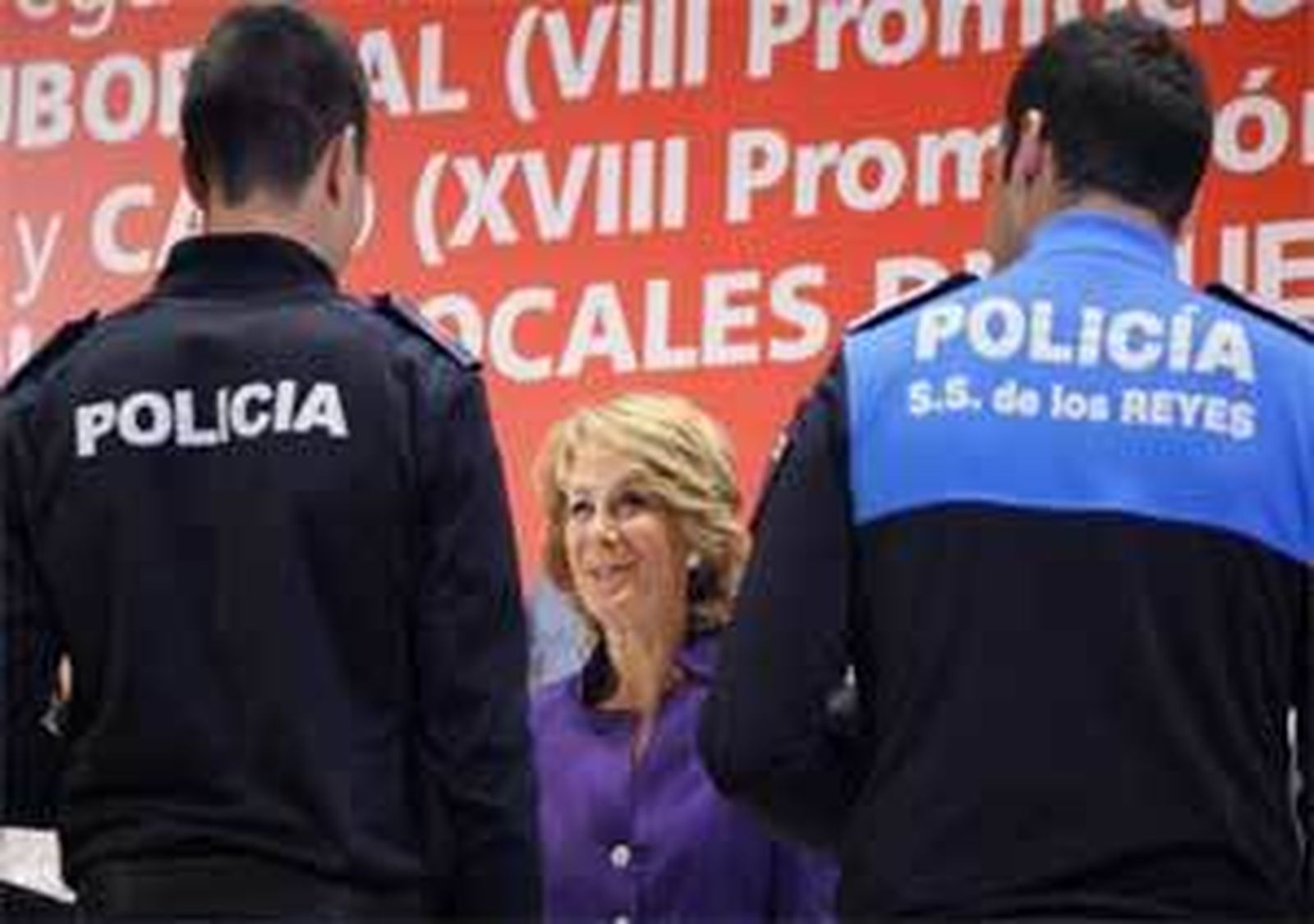 Aguirre entrega los despachos a 78 policías locales