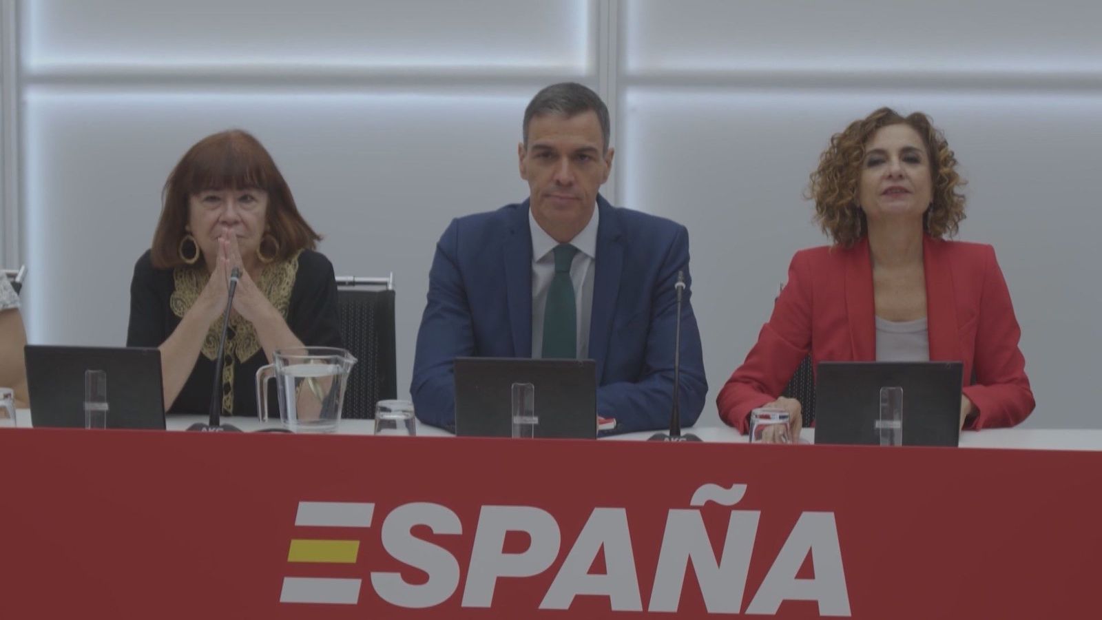 Sánchez y Montero comunican los primeros relevos para renovar la Ejecutiva del PSOE tras el escándalo Cerdán