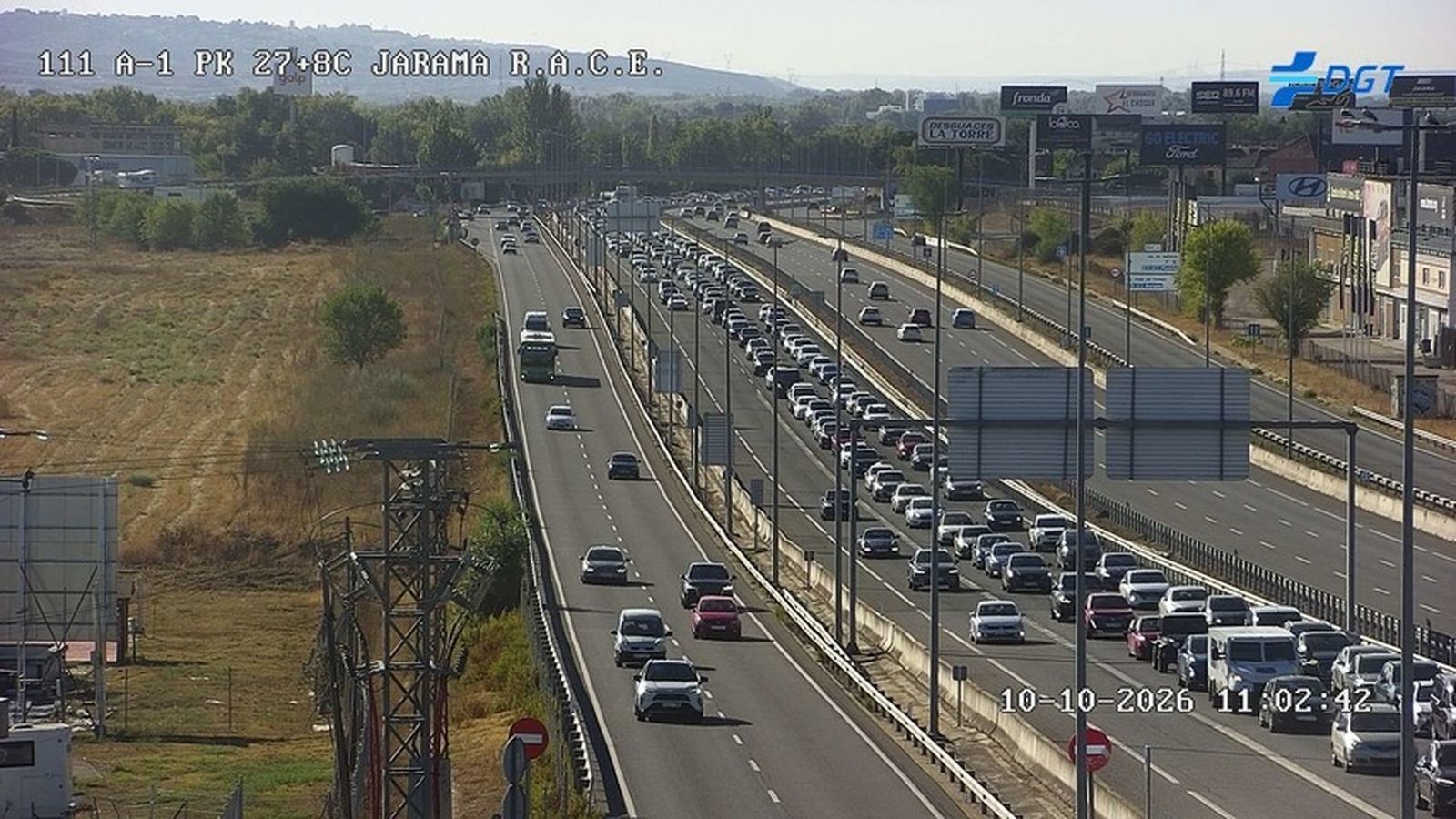 Tráfico lento en salidas de Madrid  el segundo día del puente del Pilar