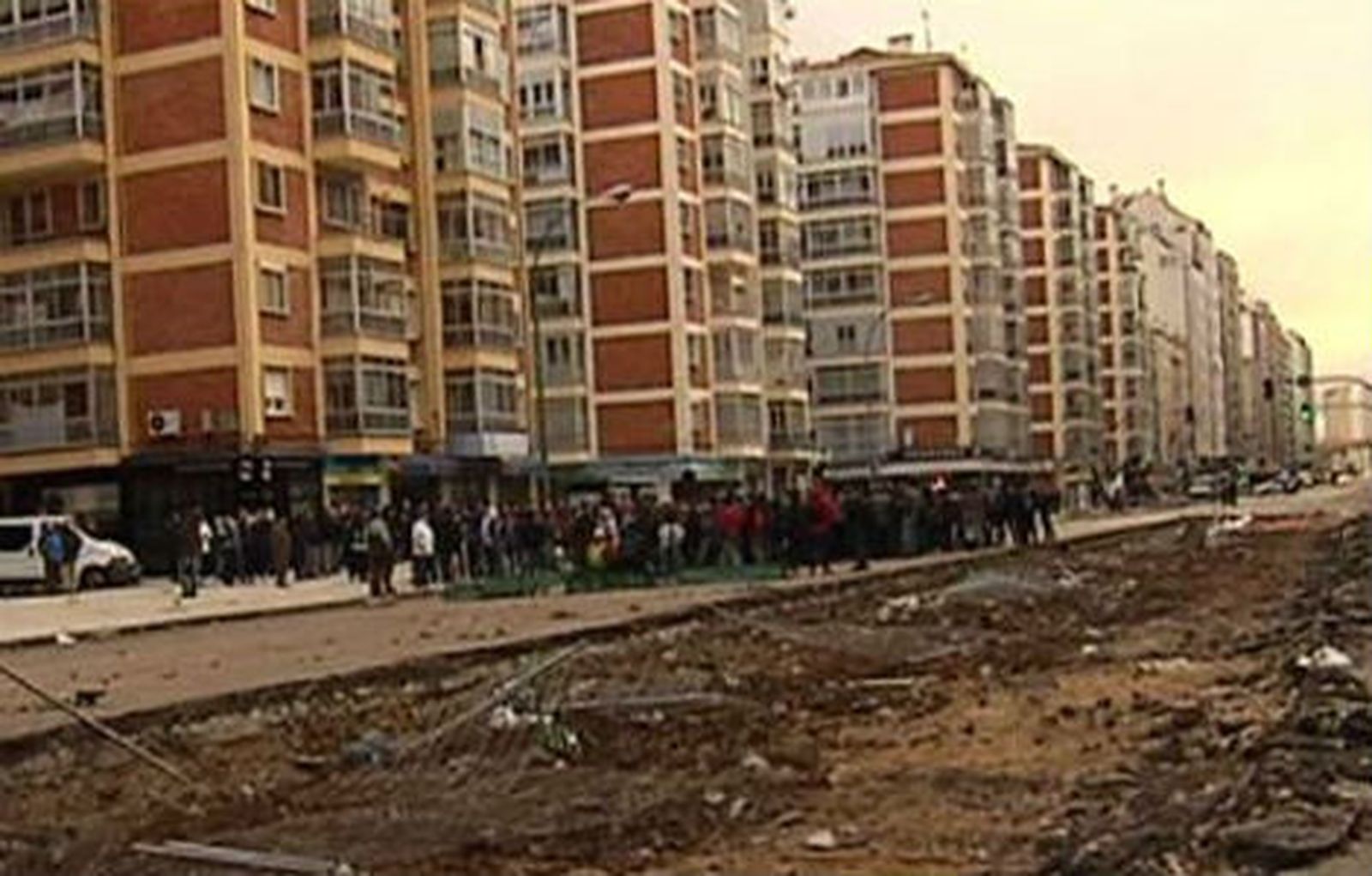 Unas 200 personas vuelven a ocupar  en Burgos la zona de obras de la calle Vitoria