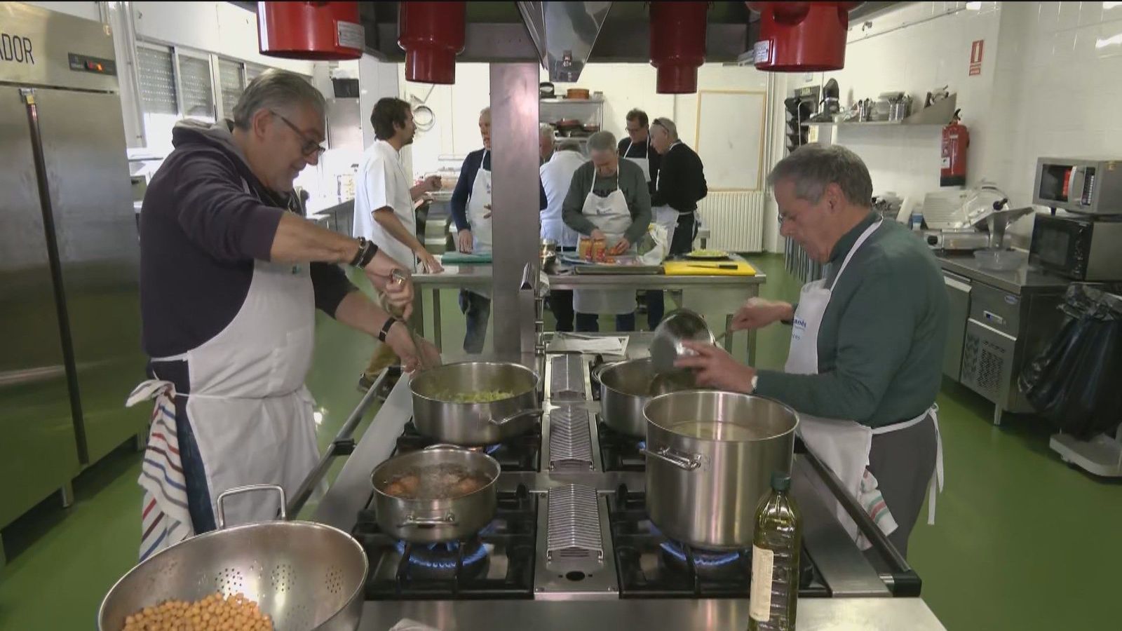 'Mayorchef', el curso de cocina para mayores de 65 años en Leganés