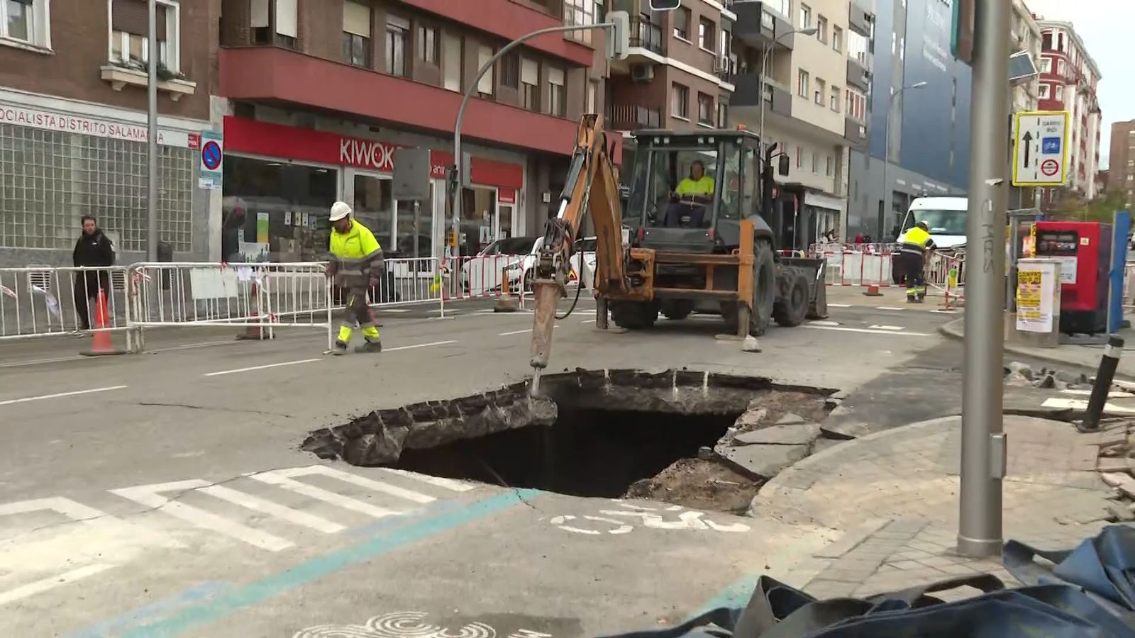 Socavón en el barrio de Guindalera
