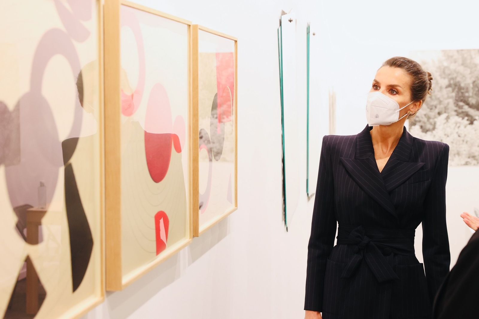 La reina Letizia inaugura en solitario la feria ARCO 2022