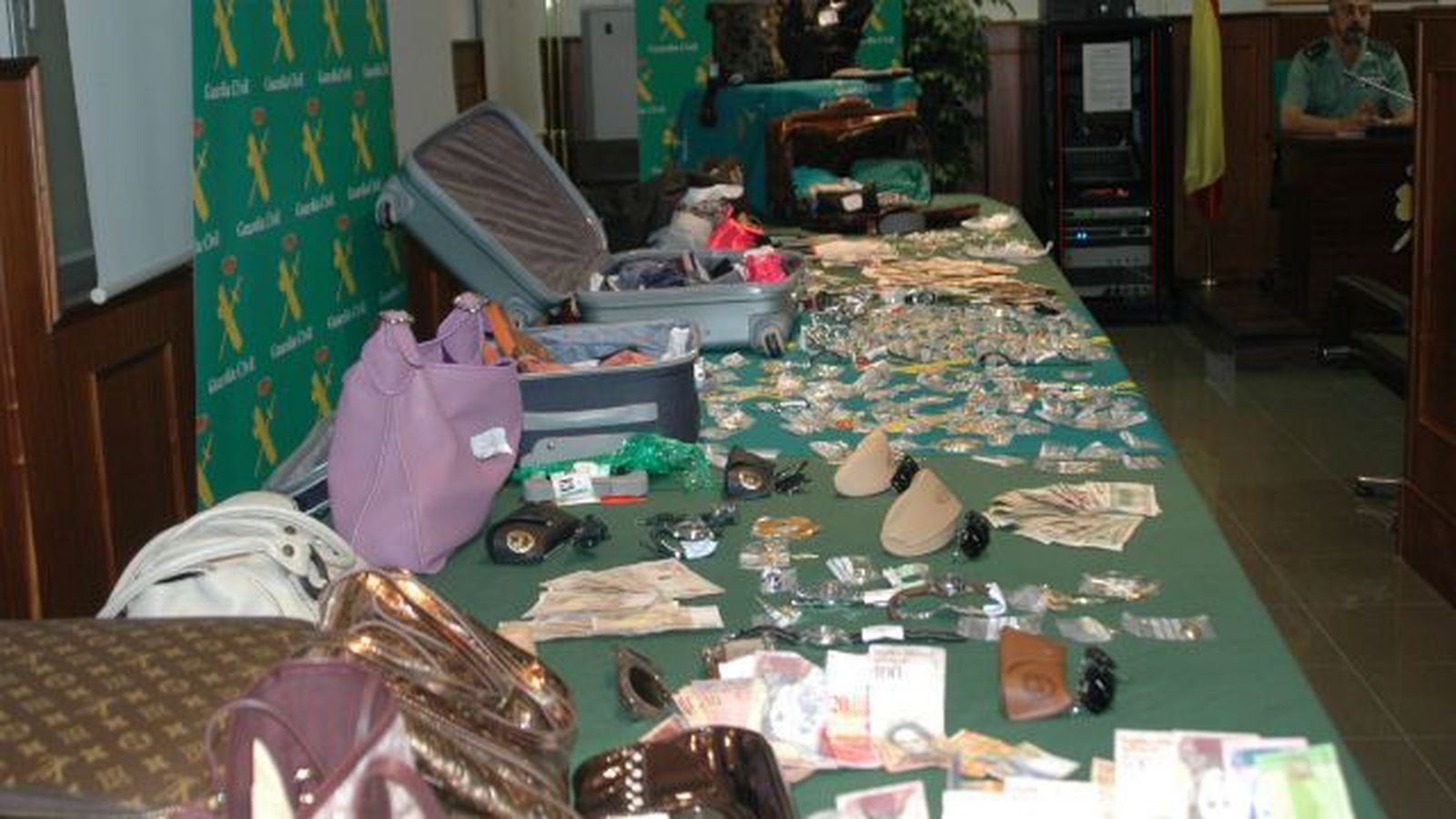 Detenidos 58 albaneses que robaban en chalés en la Sierra con sus moradores dentro