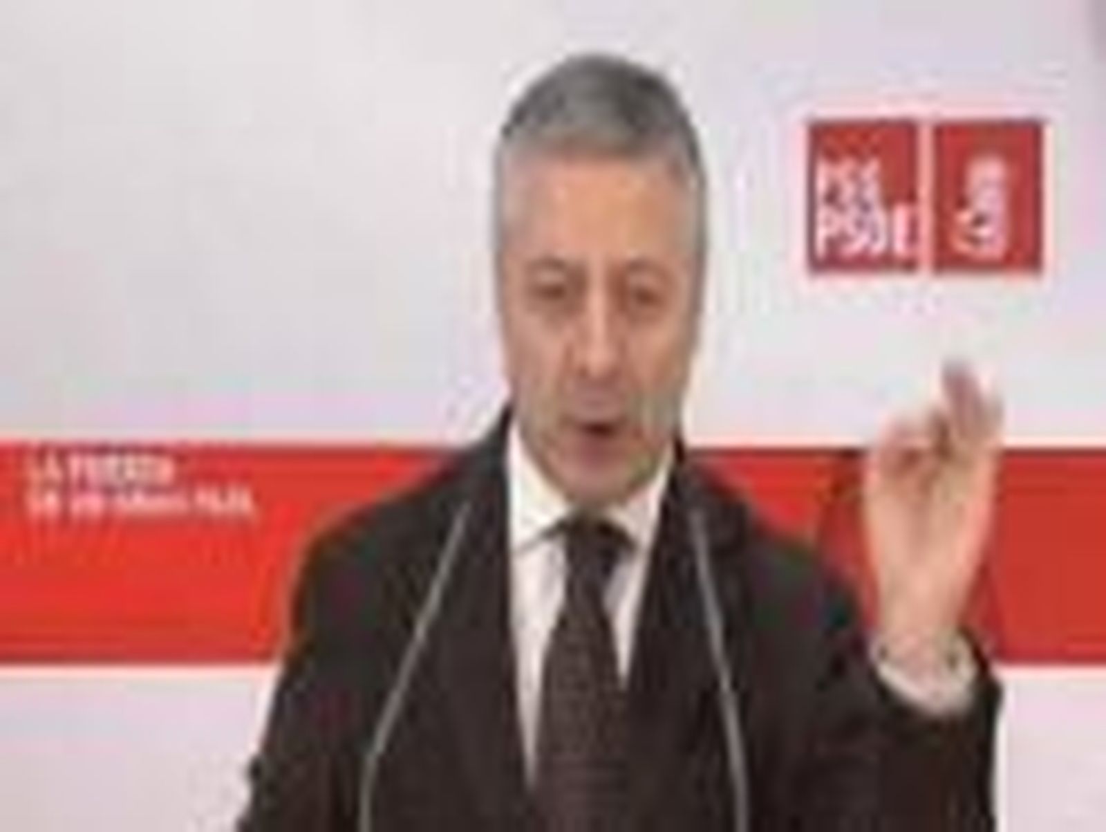 Blanco pide a Rajoy que "si tiene una  receta milagrosa" contra el paro se la dé a Feijóo