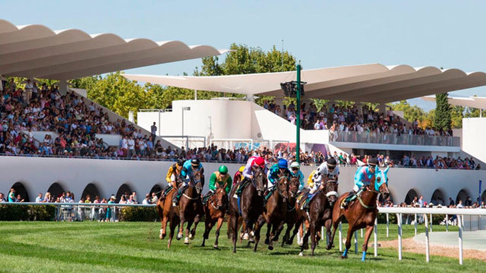 El Hipódromo de La Zarzuela inicia la  temporada de otoño de su 75 aniversario