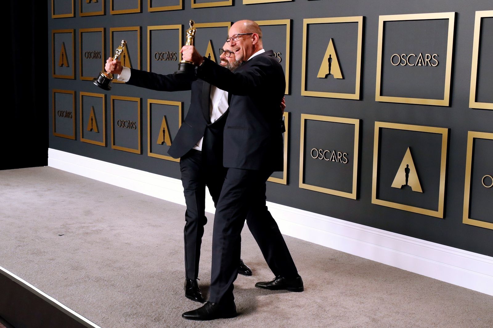 Andrew Buckland y Michael McCusker con el Oscar a mejor edición