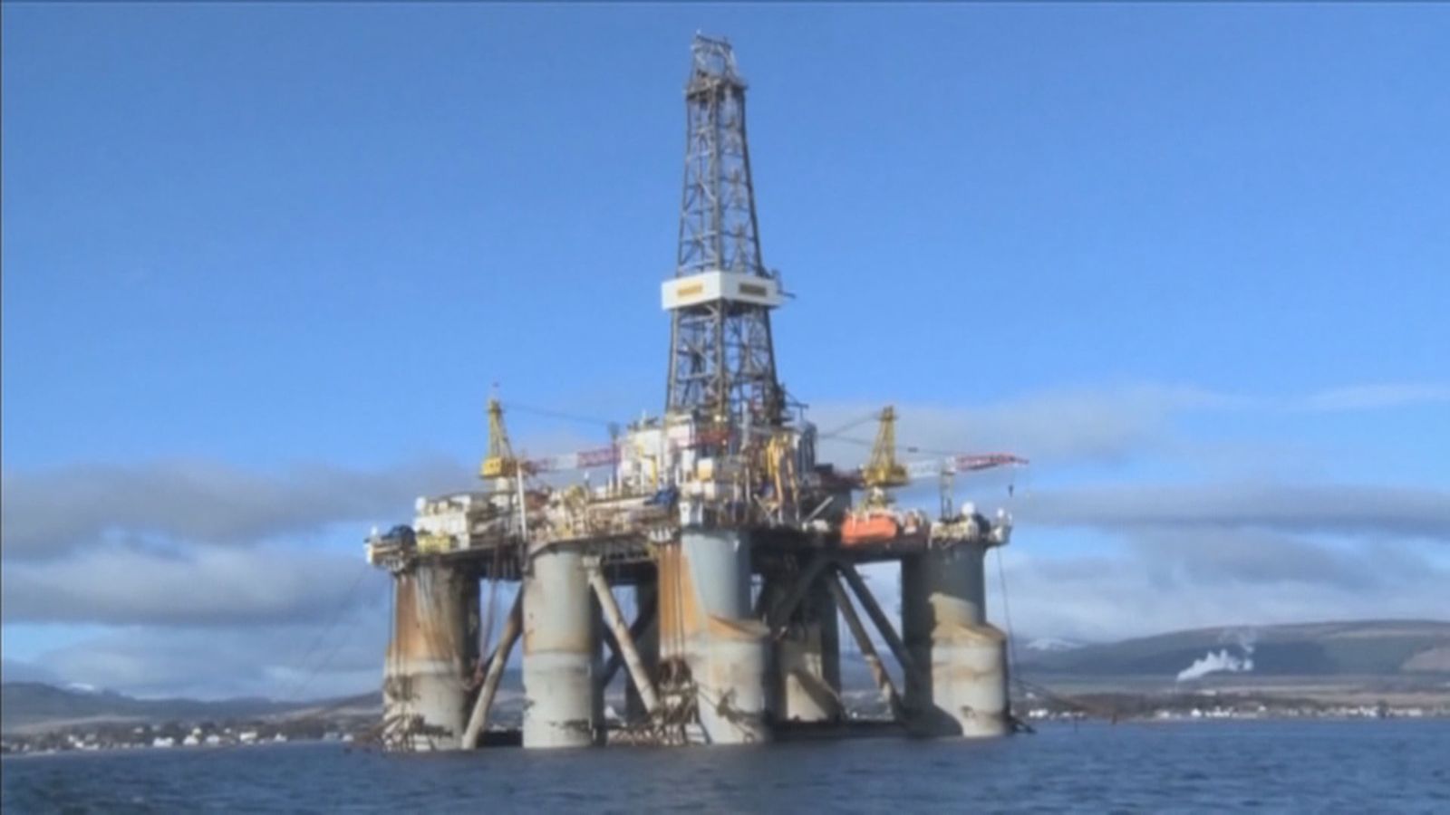 Plataforma marítima de extracción de gas y petroleo