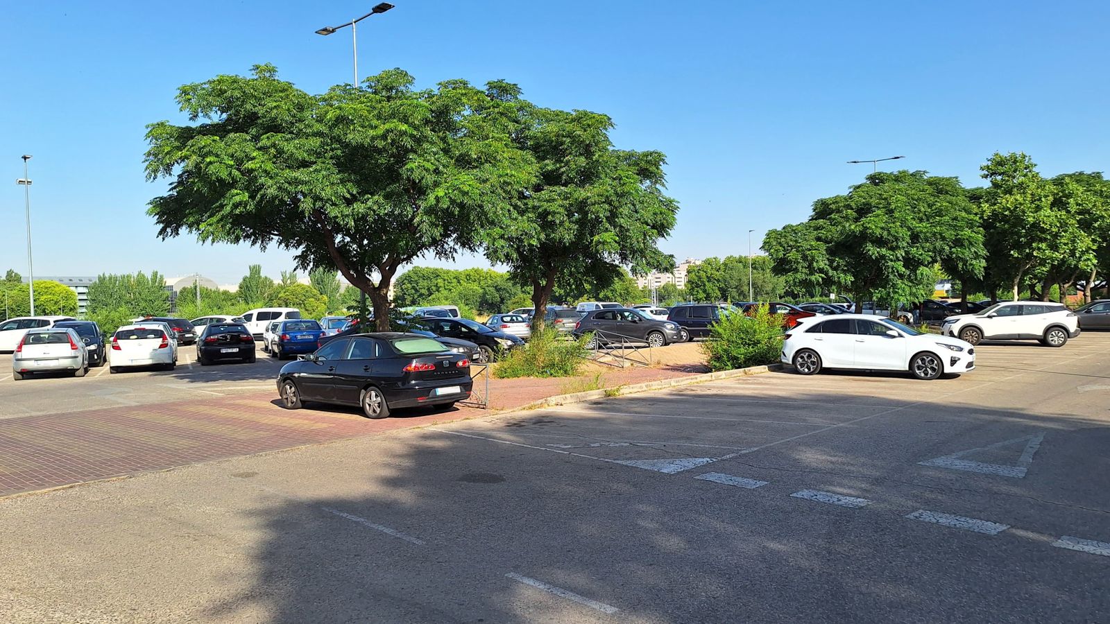 Aparcamiento en la calle Jiménez de Quesada de Alcalá de Henares