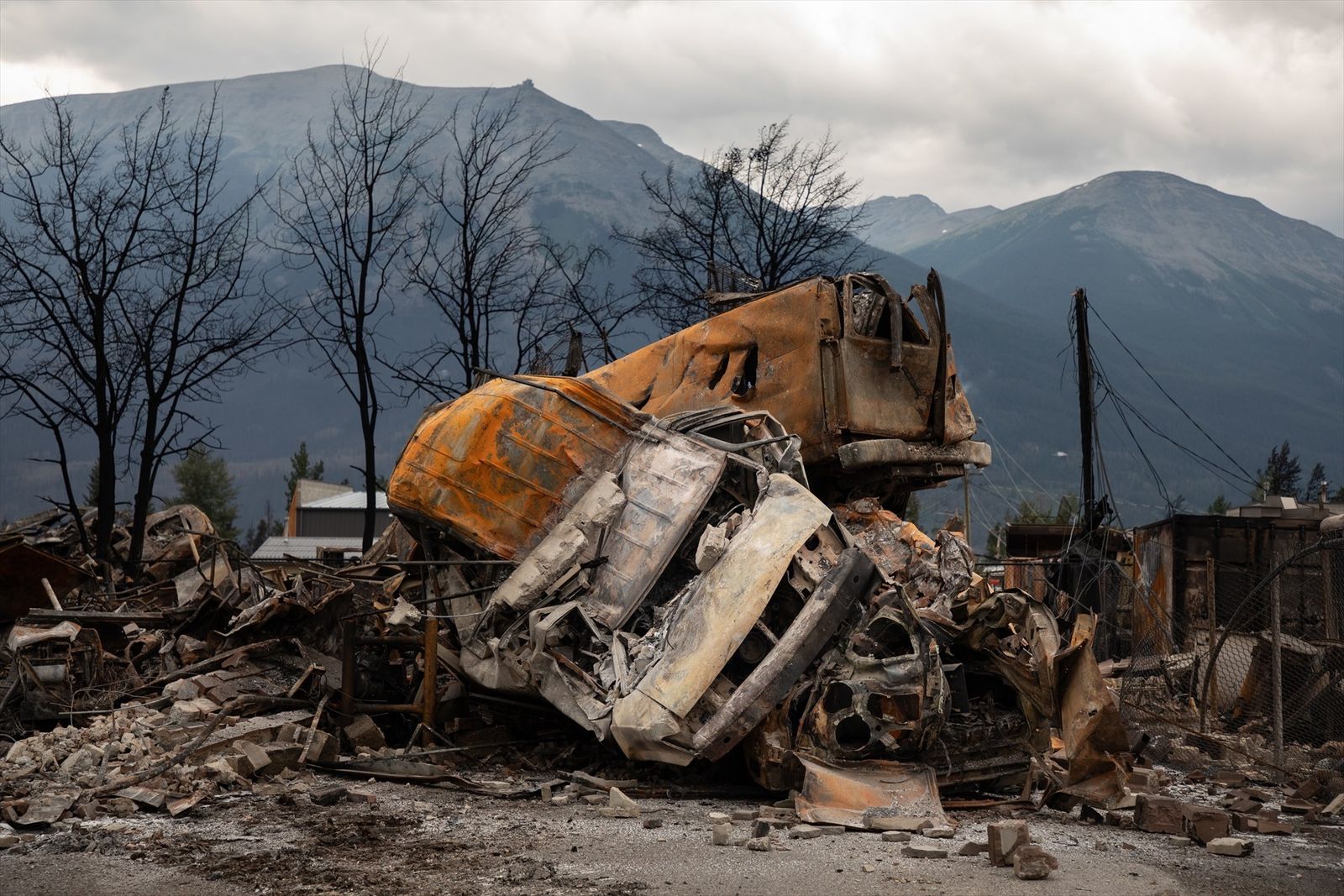 Al menos un tercio de los edificios de Jasper en Canadá han sido destruidos por las llamas