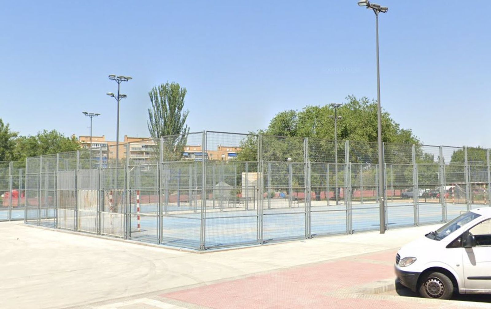 Instalaciones deportiva en la calle Dámaso Alonso, en Alcalá de Henares