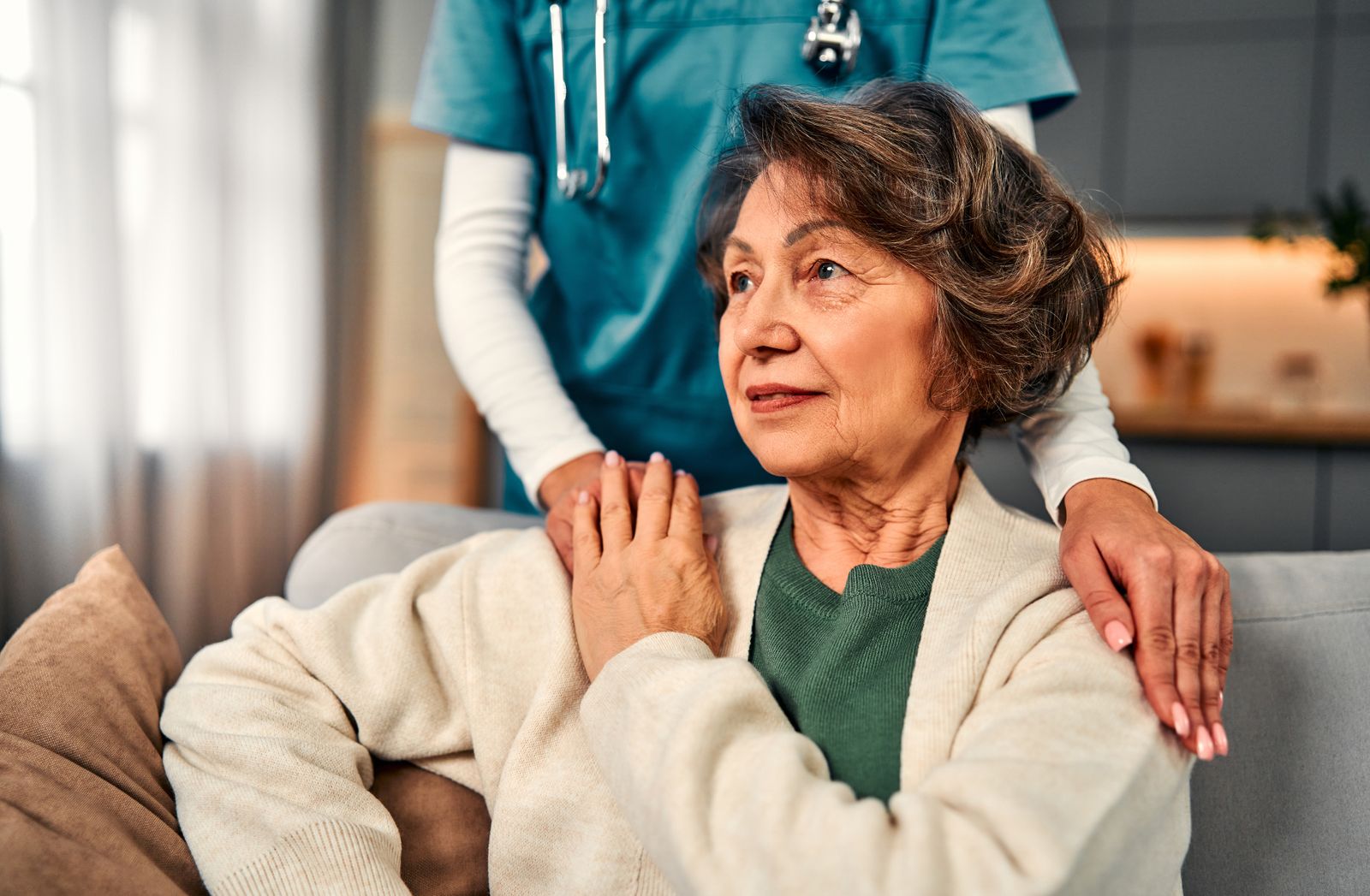 La atención sociosanitaria está en auge, y con ello la demanda de profesionales en el sector