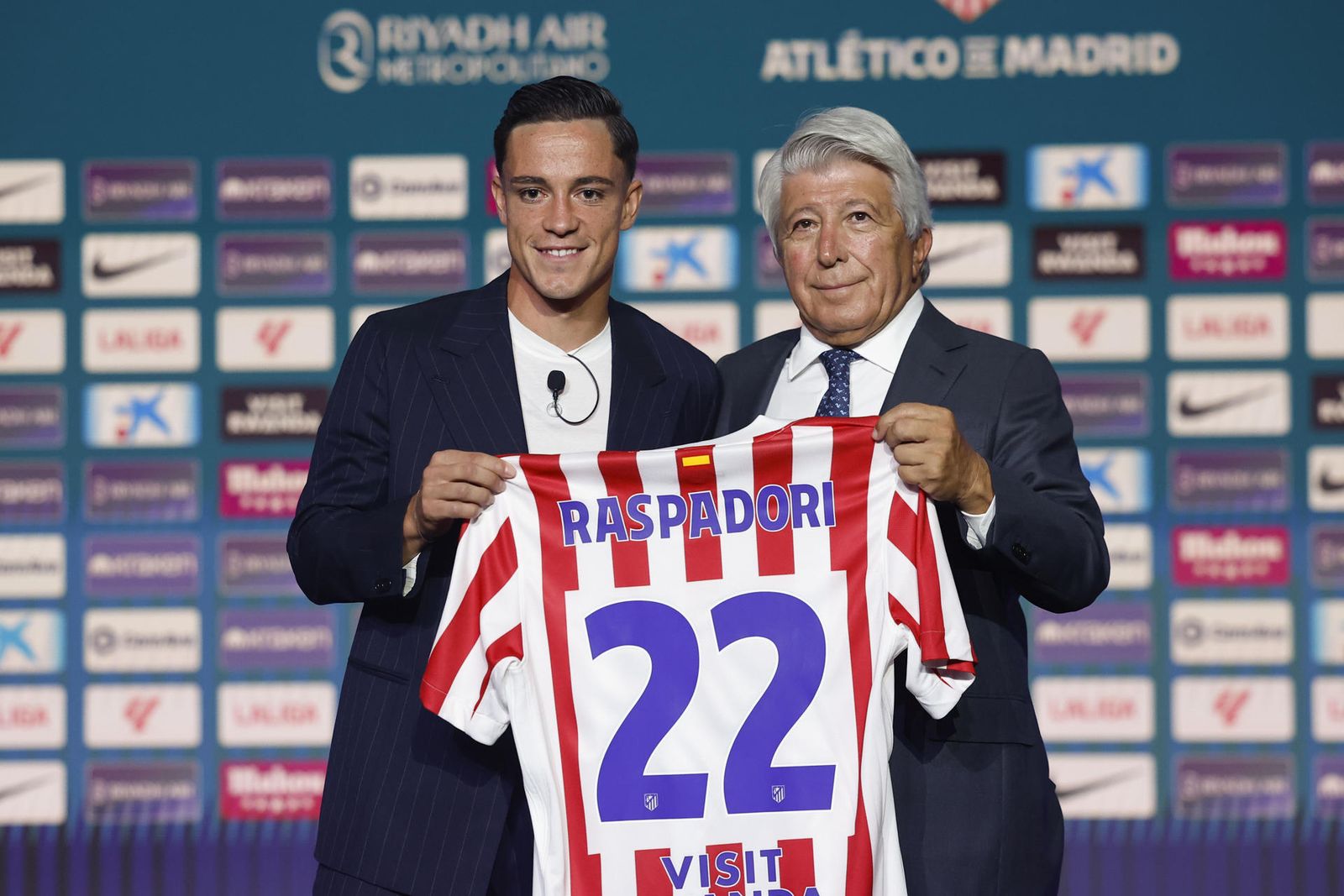Raspadori y Cerezo durante su presentación en el Atlético de Madrid