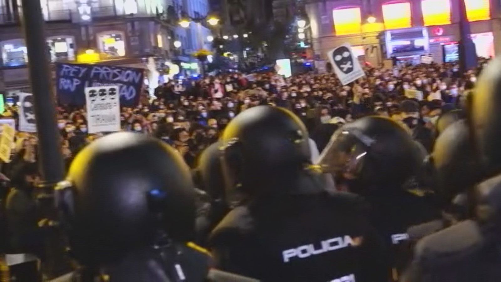 Agresiones y cargas en la Puerta del Sol durante la concentración por el rapero Pablo Hasel