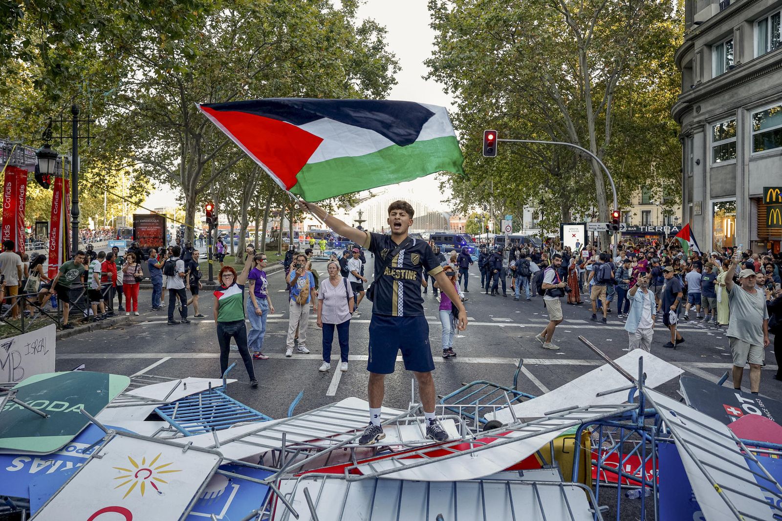 Manifestantes propalestinos provocan la suspensión en Madrid de la Vuelta