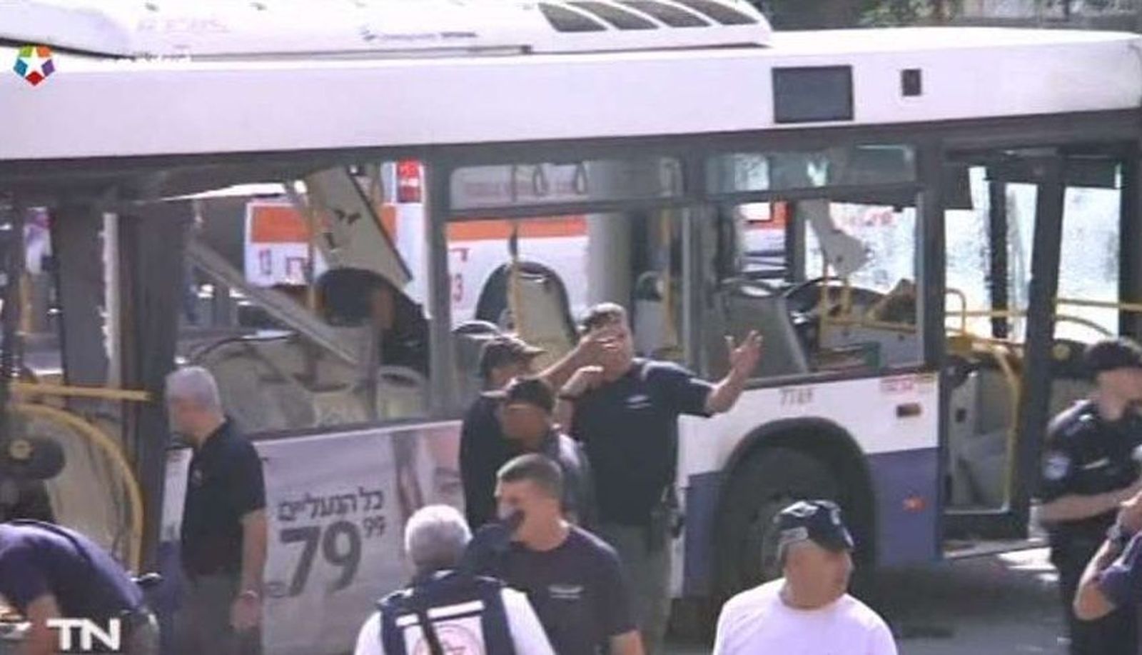 Una explosión en un autobús en Tel Aviv causa 7 heridos, tres de ellos graves