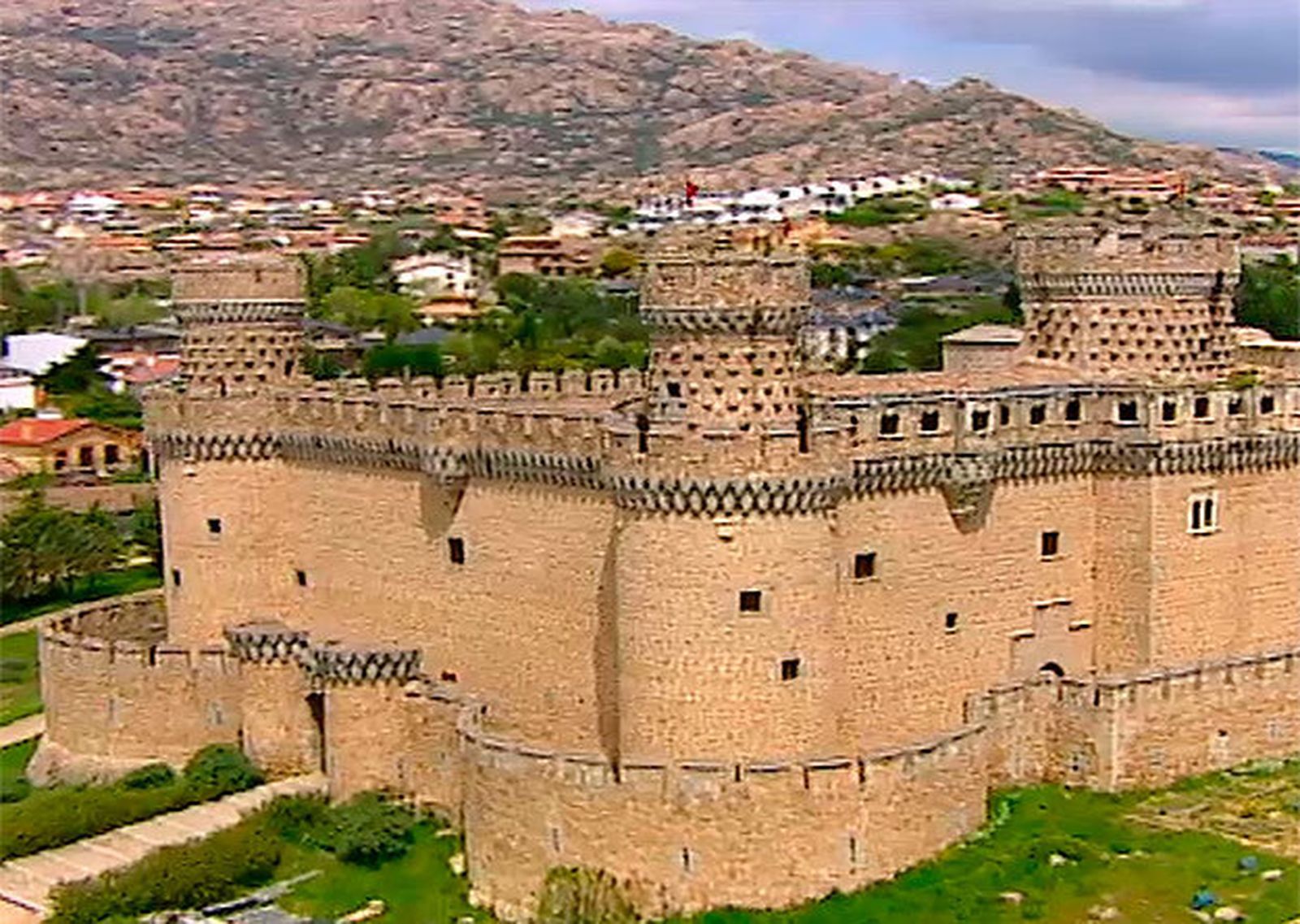 El castillo de Manzanares El Real acoge la IV Jornada de Esgrima Antigua