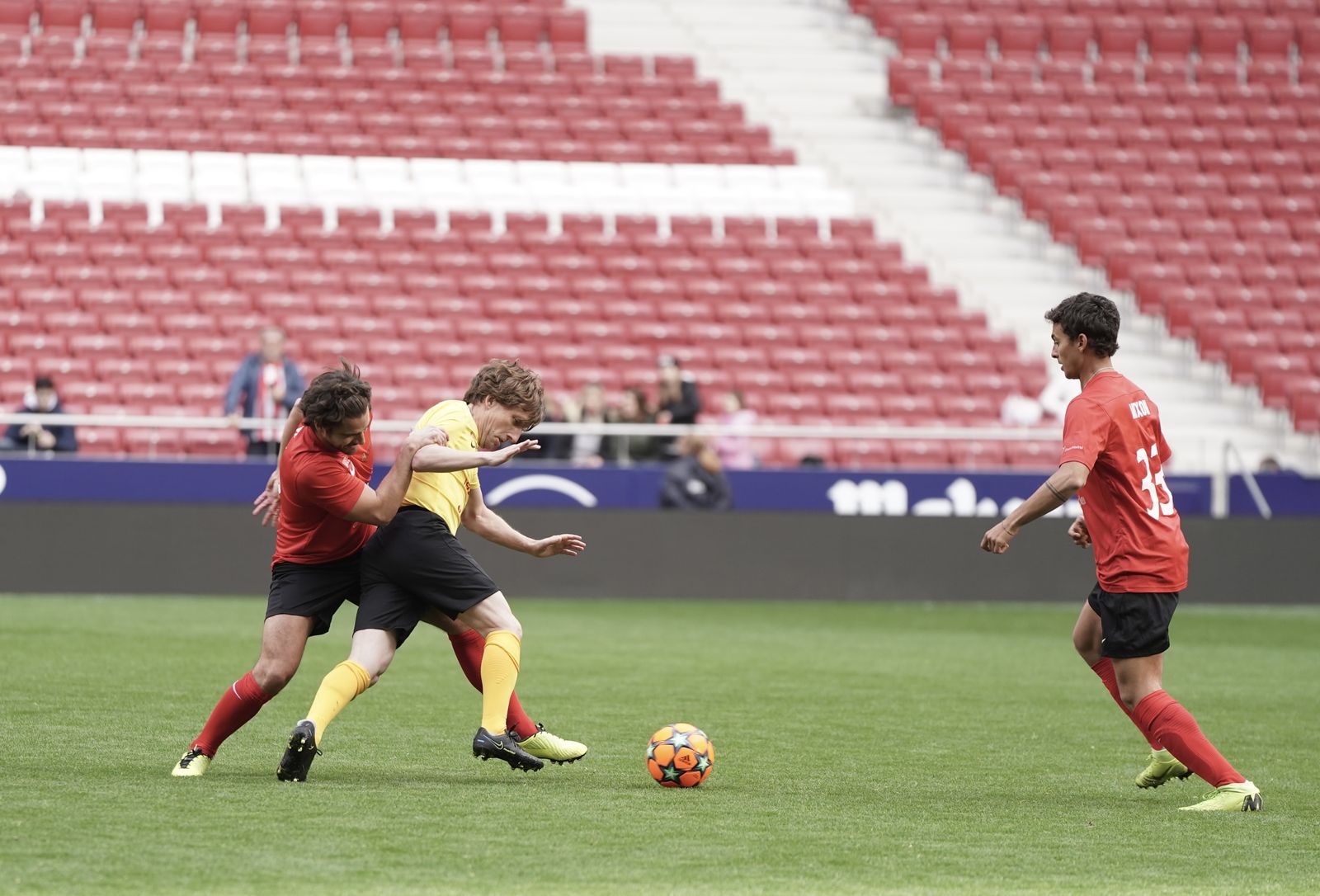 Almeida disputa en el Metropolitano un partido benéfico