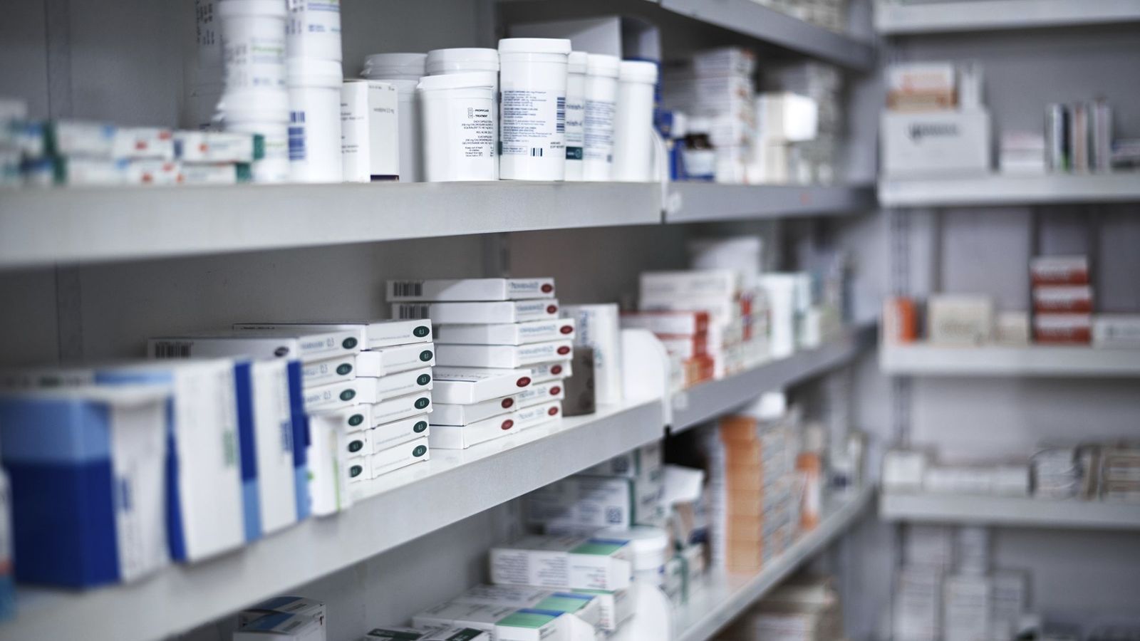 Farmacias catalanas denuncian a Glovo por venta ilegal de medicamentos
