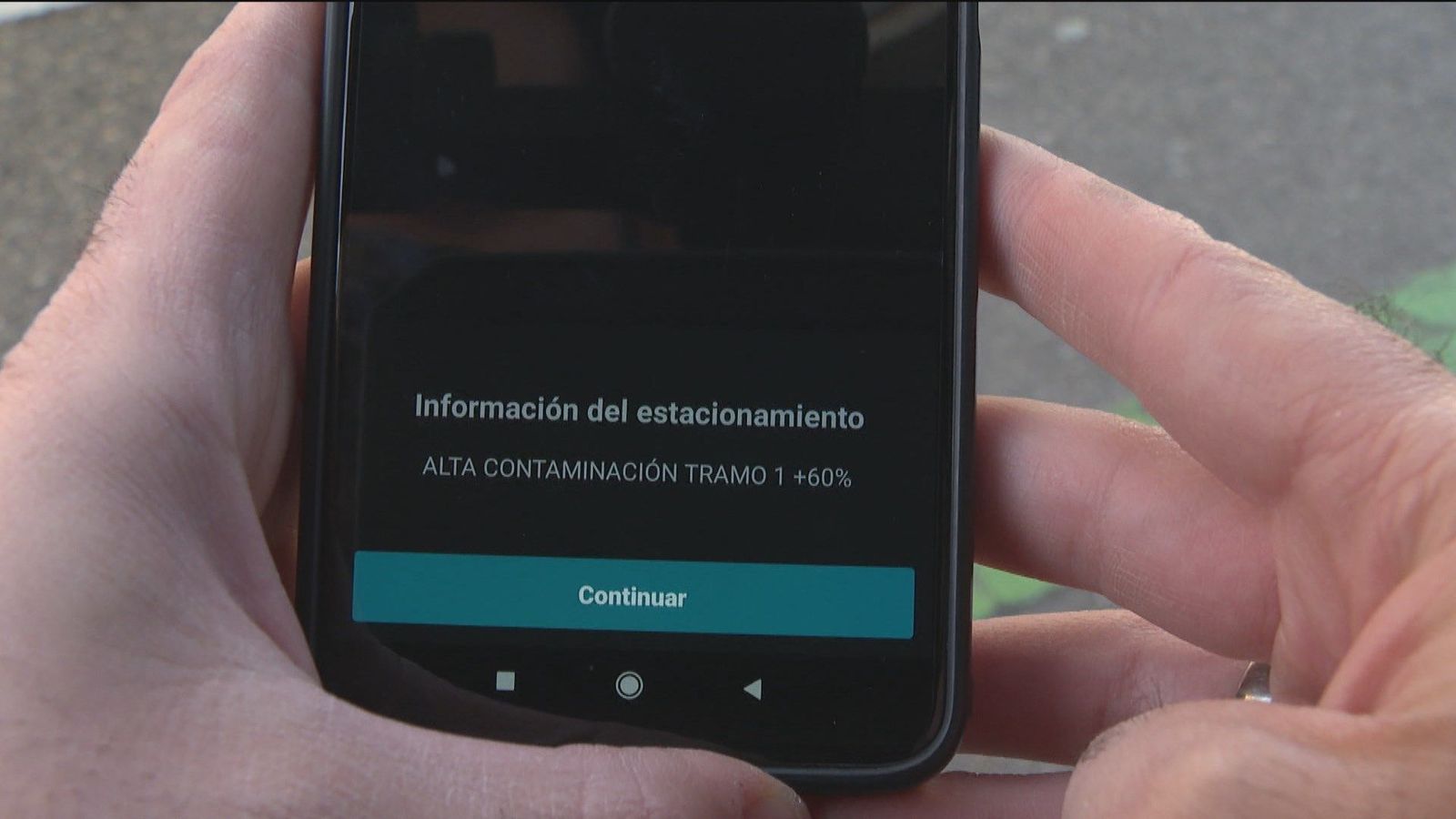 Aparcar este fin de semana en la zona SER es casi un 60% más caro por la contaminación