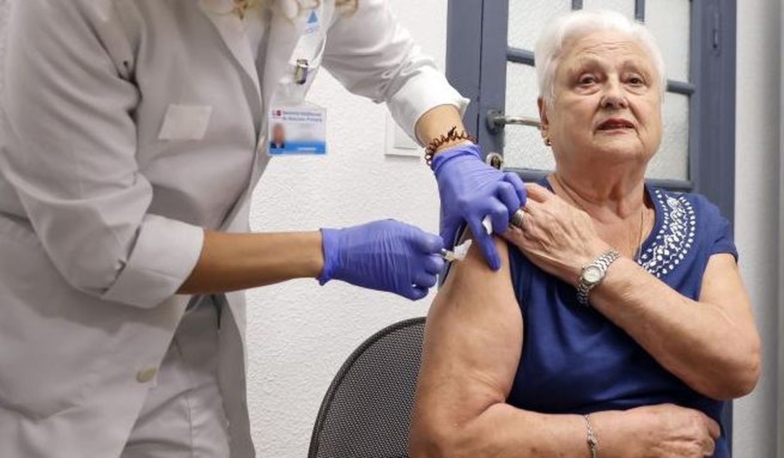 Vacunación contra la gripe en un centro sanitario de la capital