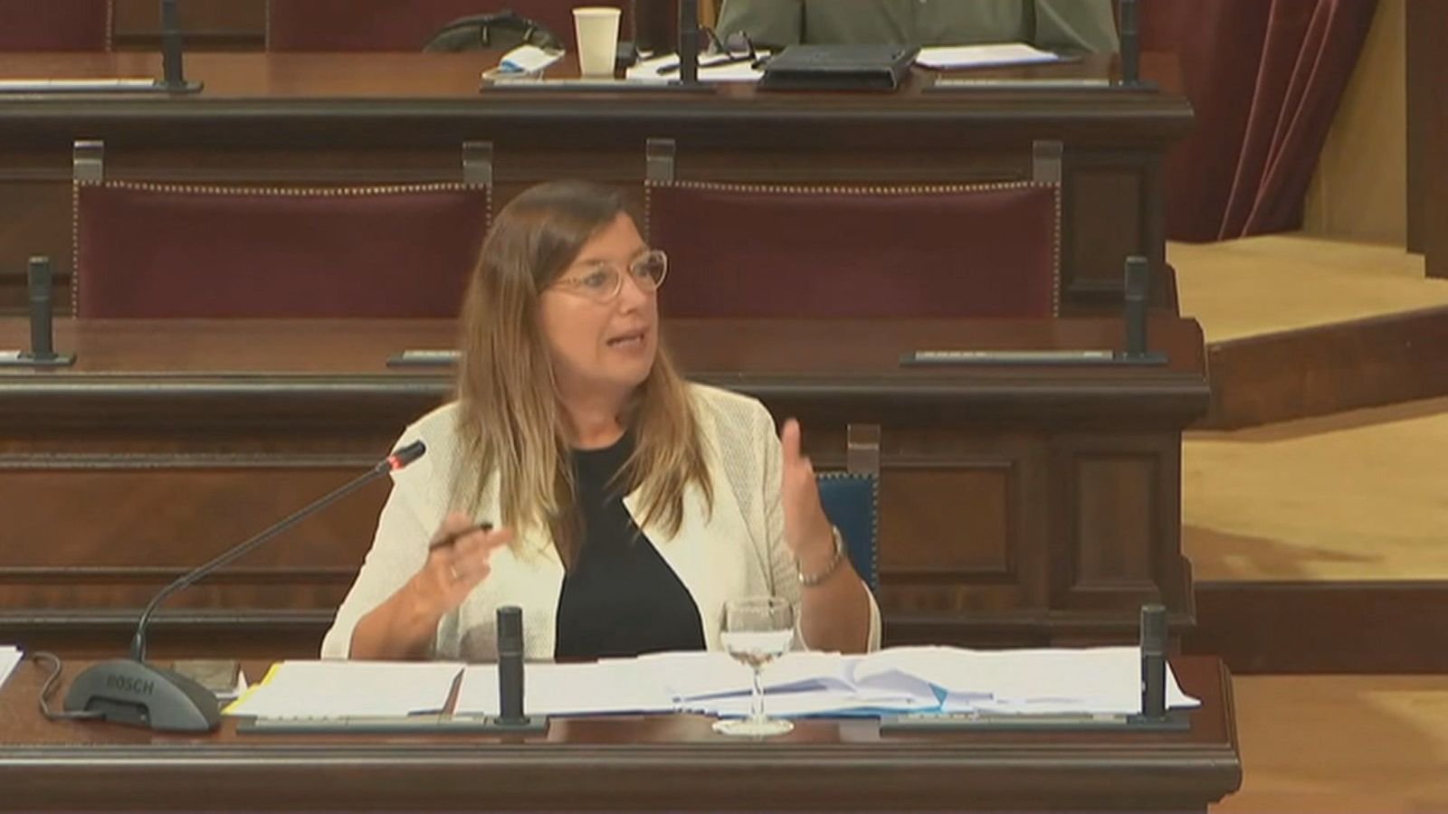 La consejera de salud de Armengol negó en el Parlamento balear que las mascarillas fueran defectuosas