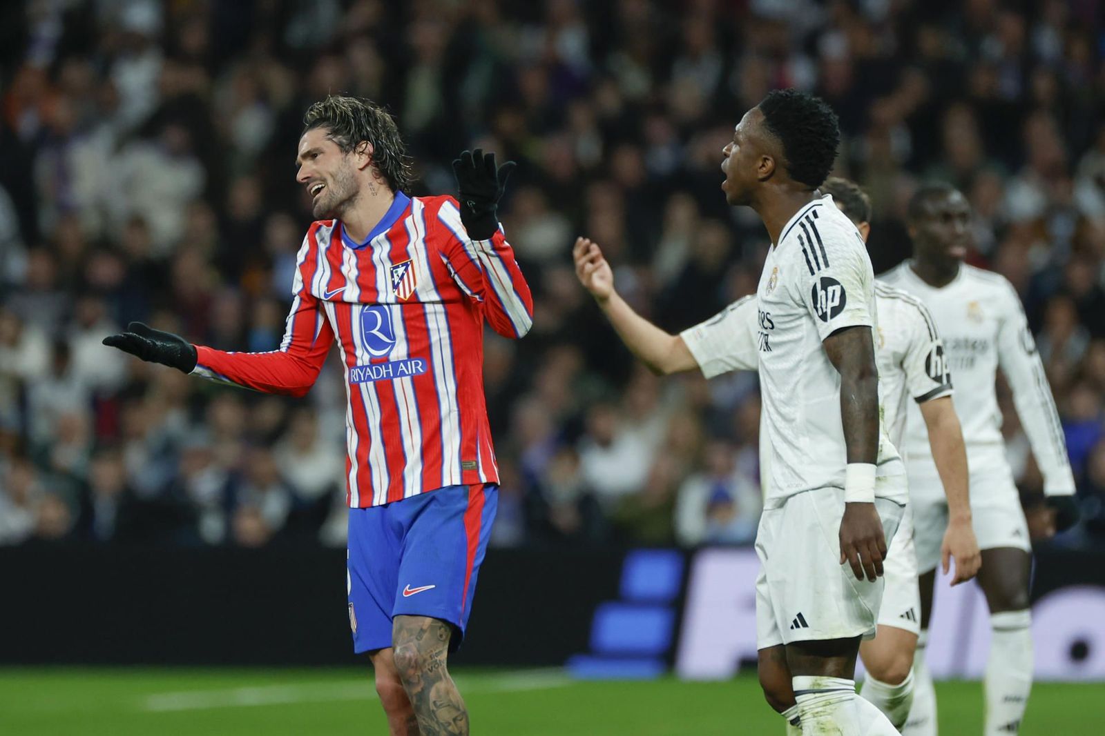 De Paul y Lenglet, dudas para el derbi