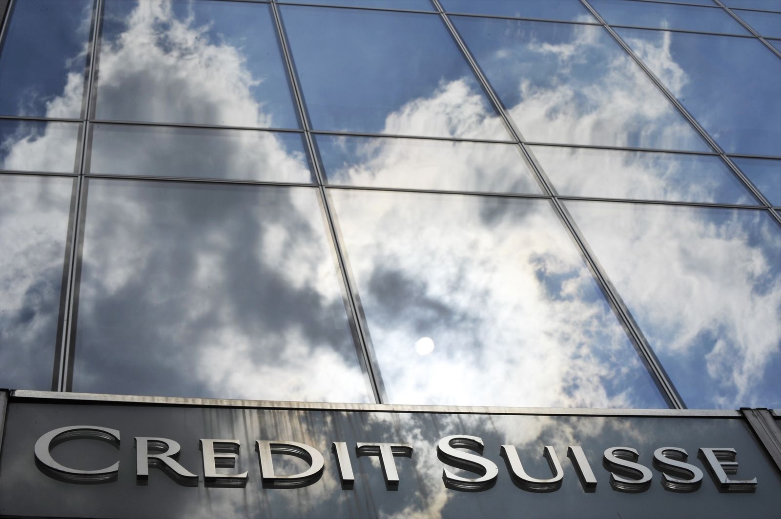 Credit Suisse pedirá prestado al Banco Central suizo  50.000 millones para ganar liquidez