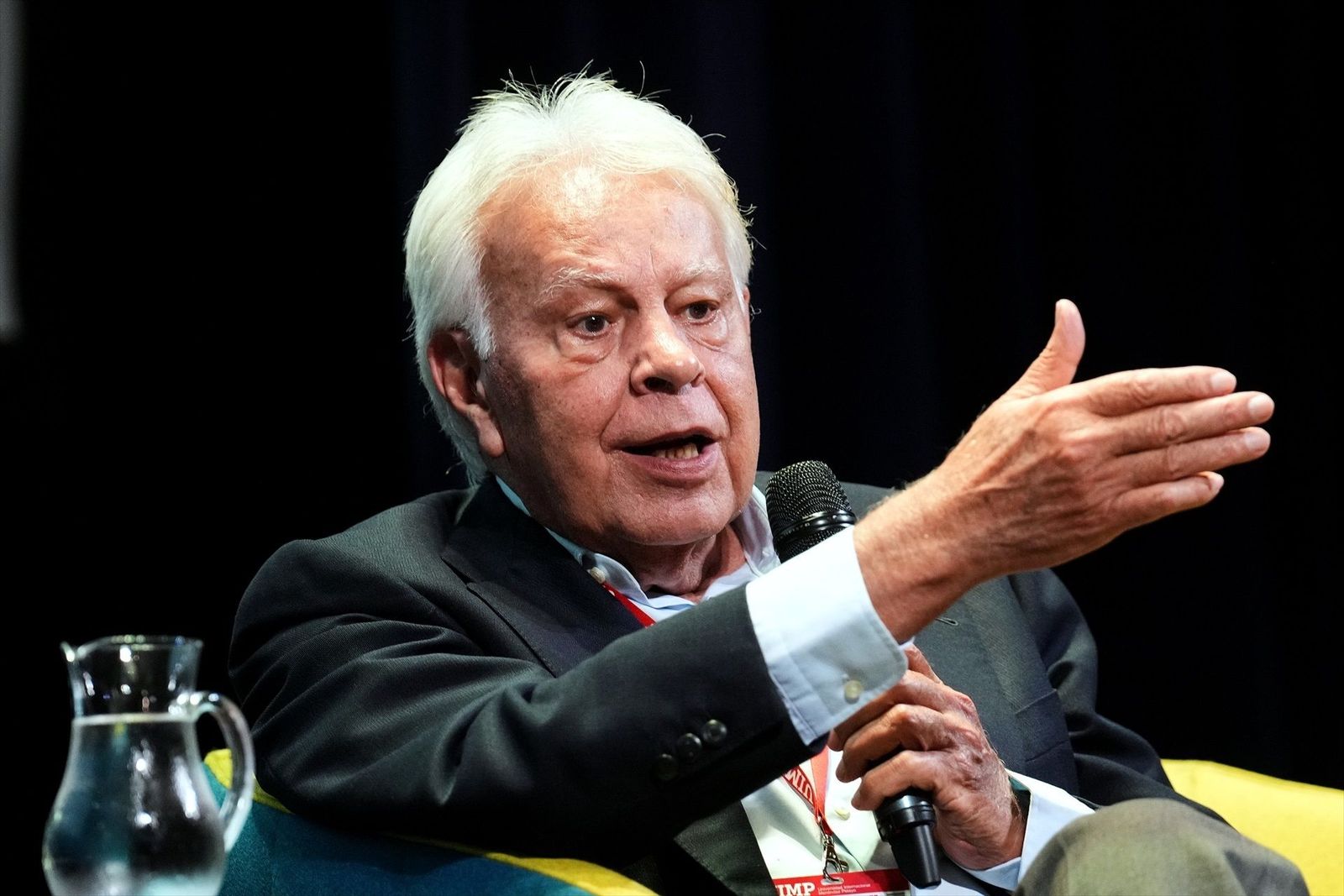 Felipe González ve disparatado comparar lo ocurrido en Brasil con España