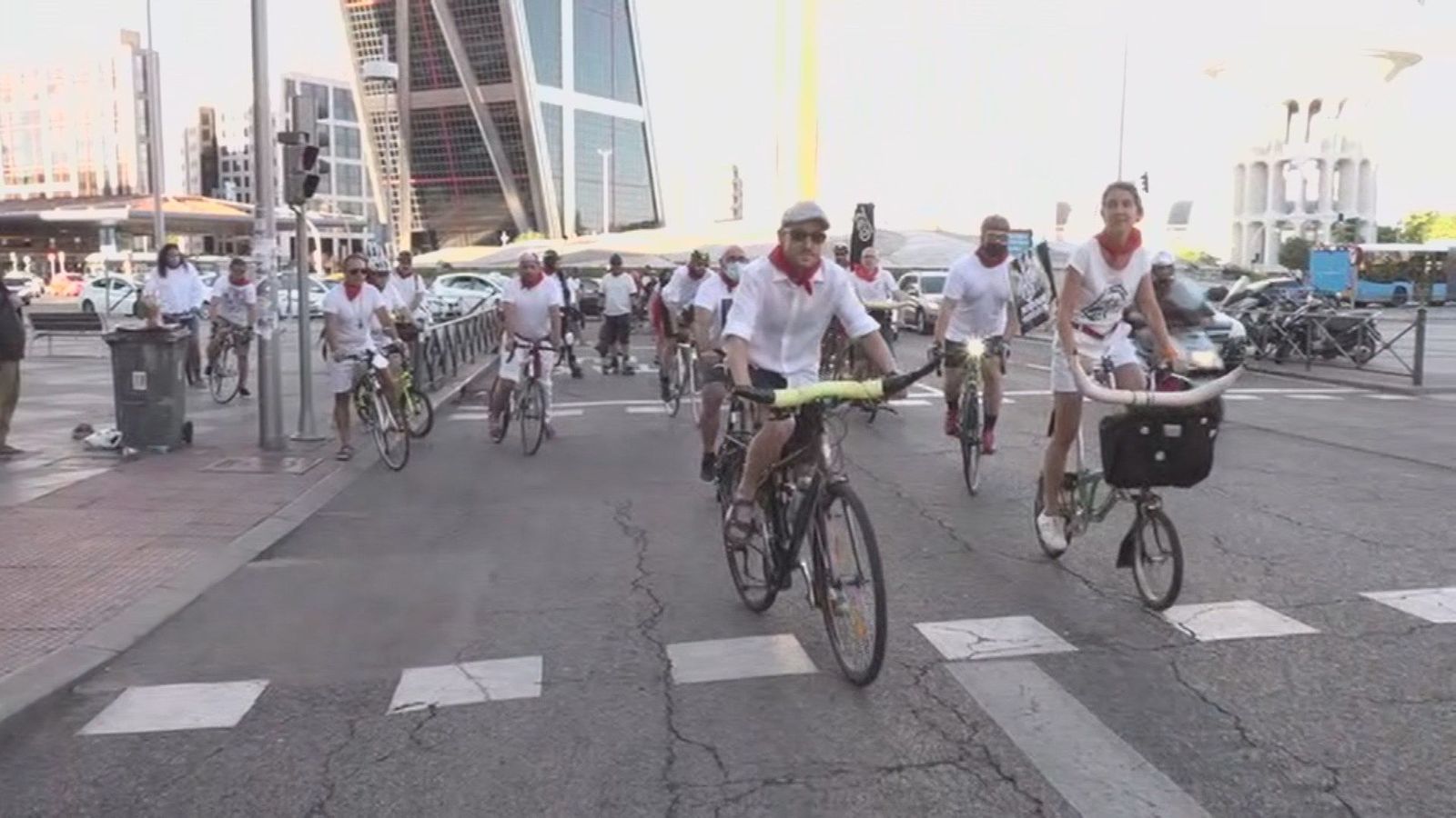 Las calles de Madrid se llenan de bicicletas por San Fermín