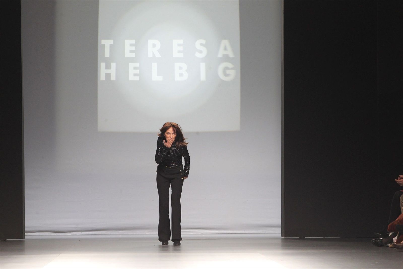 Un desfile homenaje a Teresa Helbig concluye la primera jornada de la Mercedes Benz Fashion Week