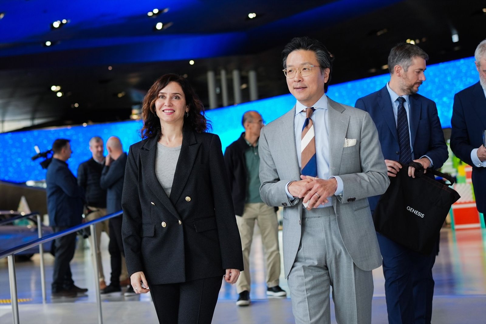 La presidenta de la Comunidad, Isabel Díaz Ayuso, ha visitado la sede central de la multinacional coreana Hyundai, ubicada en Goyang, en Corea del Sur