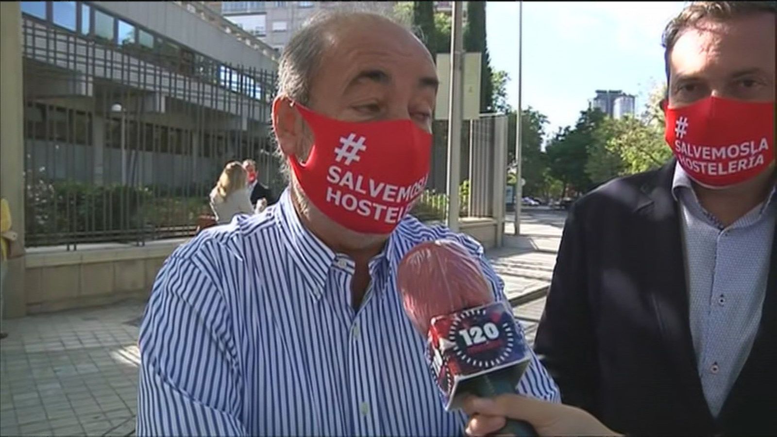 Caravana de protesta de los hosteleros madrileños para pedir la prórroga de los ERTEs