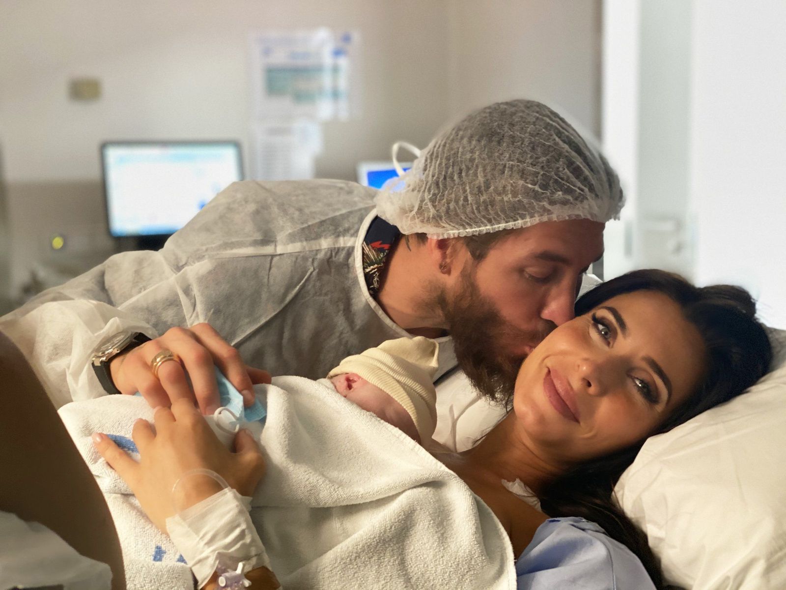 Pilar Rubio y Sergio Ramos presentan a su cuarto hijo con una tierna imagen
