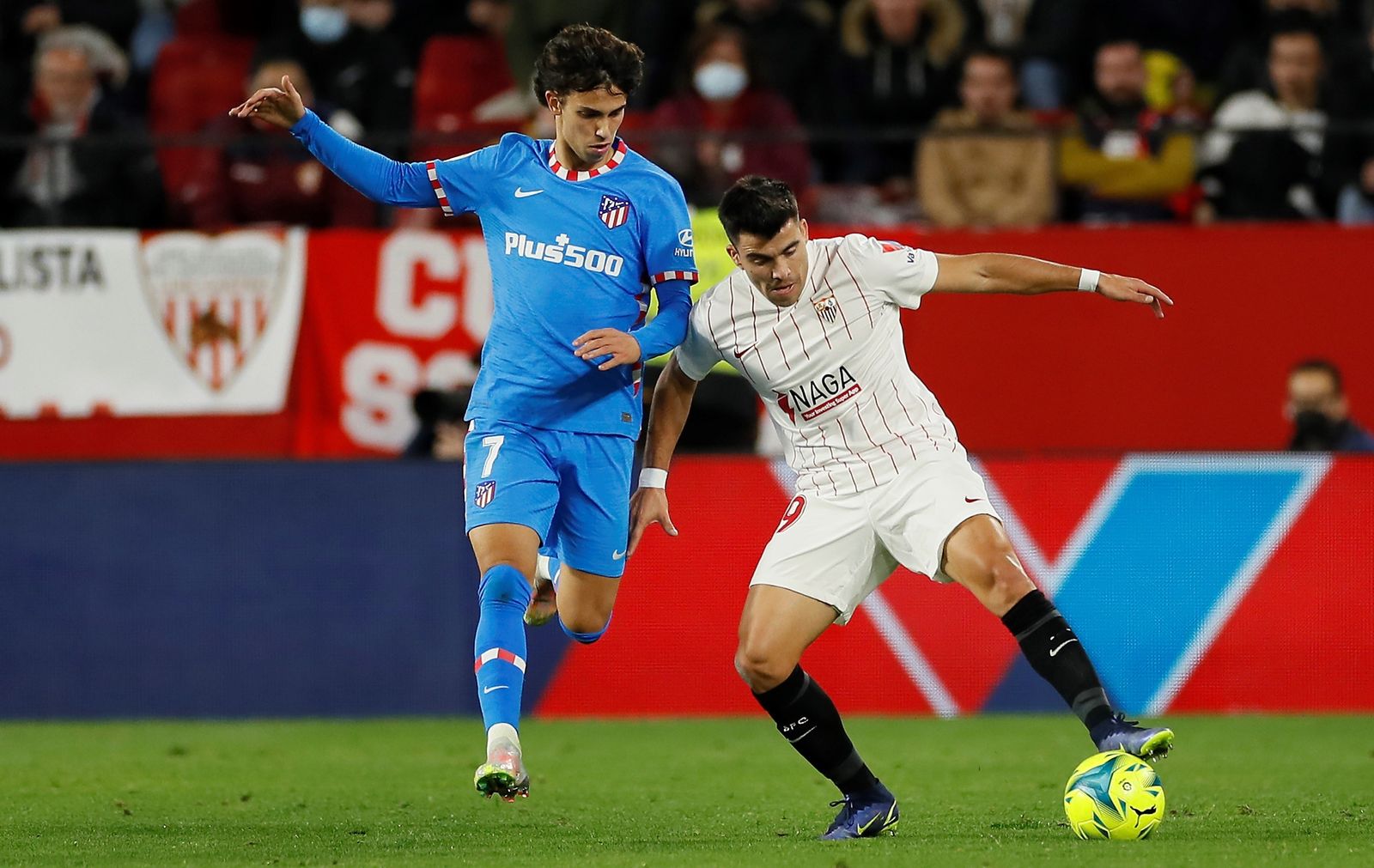 Joao Felix ante el Sevilla