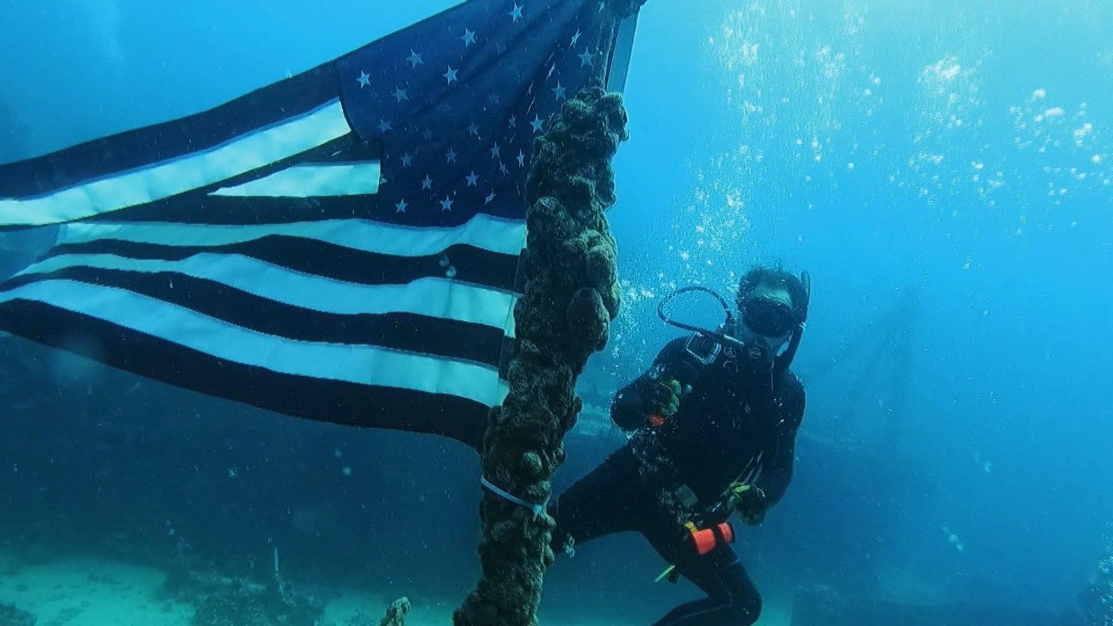 Buceamos en los Cayos de Florida para ver un portaviones hundido de la Segunda Guerra Mundial
