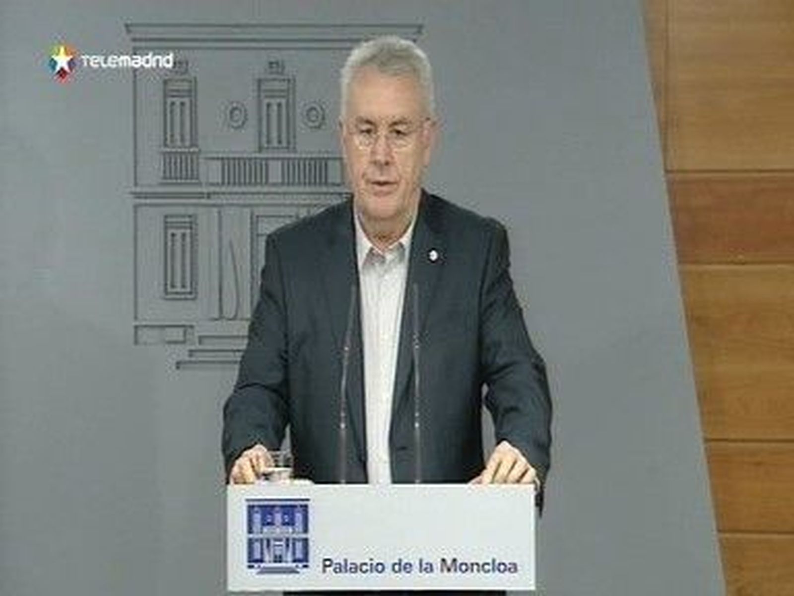 Cayo Lara no entiende qué hace Zapatero